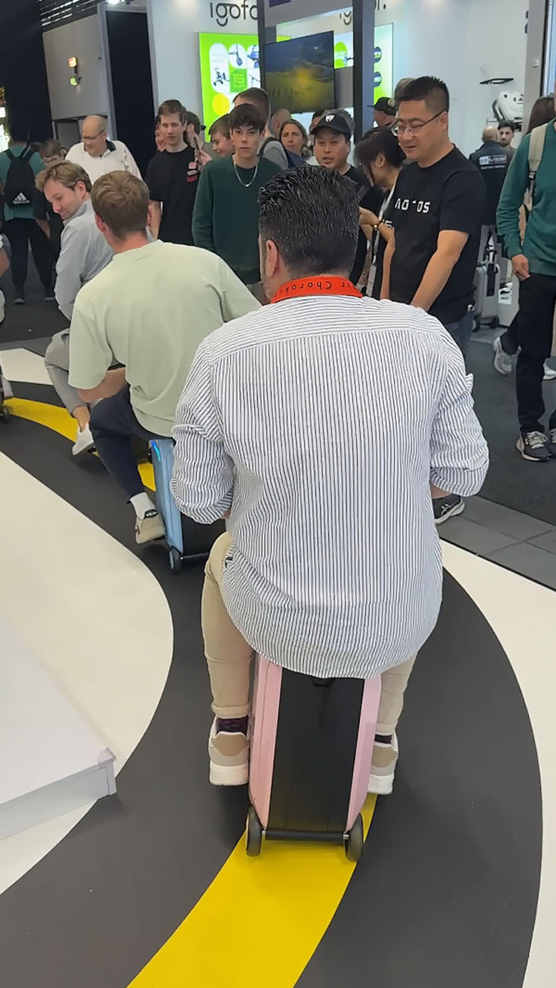 سوار چمدونت شو