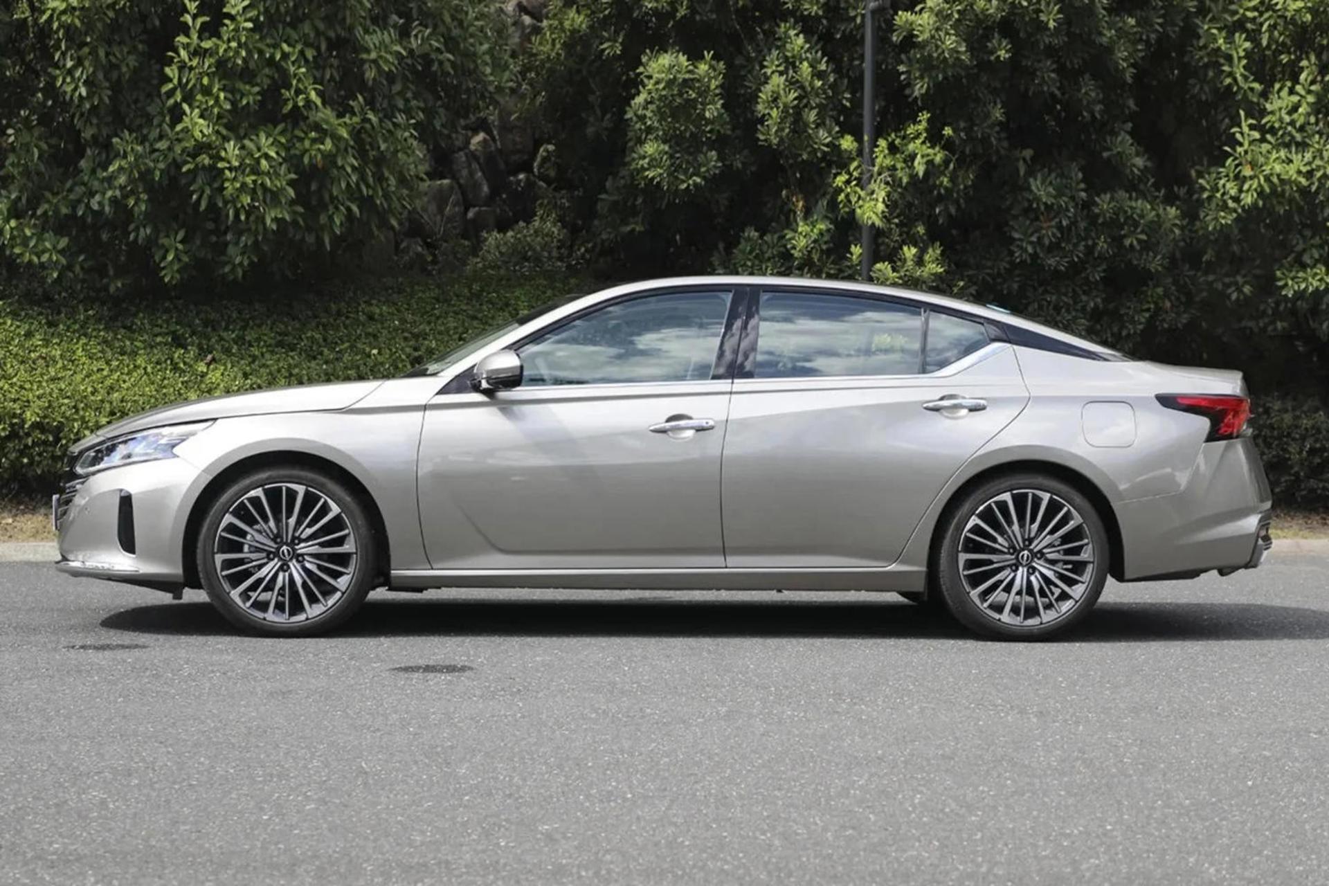 خودرو نیسان تیانا Nissan Teana 2024 نمای جانبی