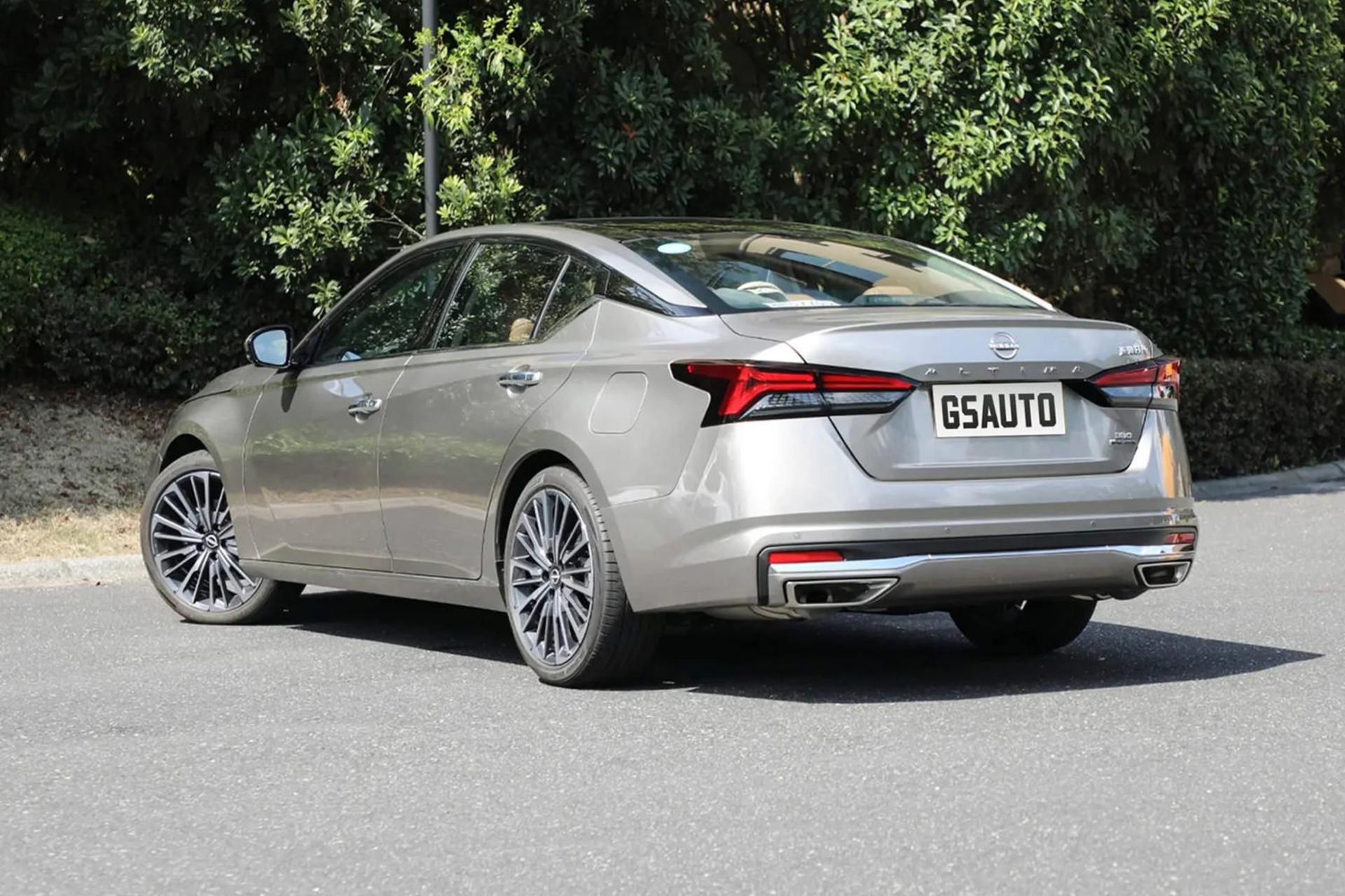 خودرو نیسان تیانا Nissan Teana 2024 نمای پشت و جانبی