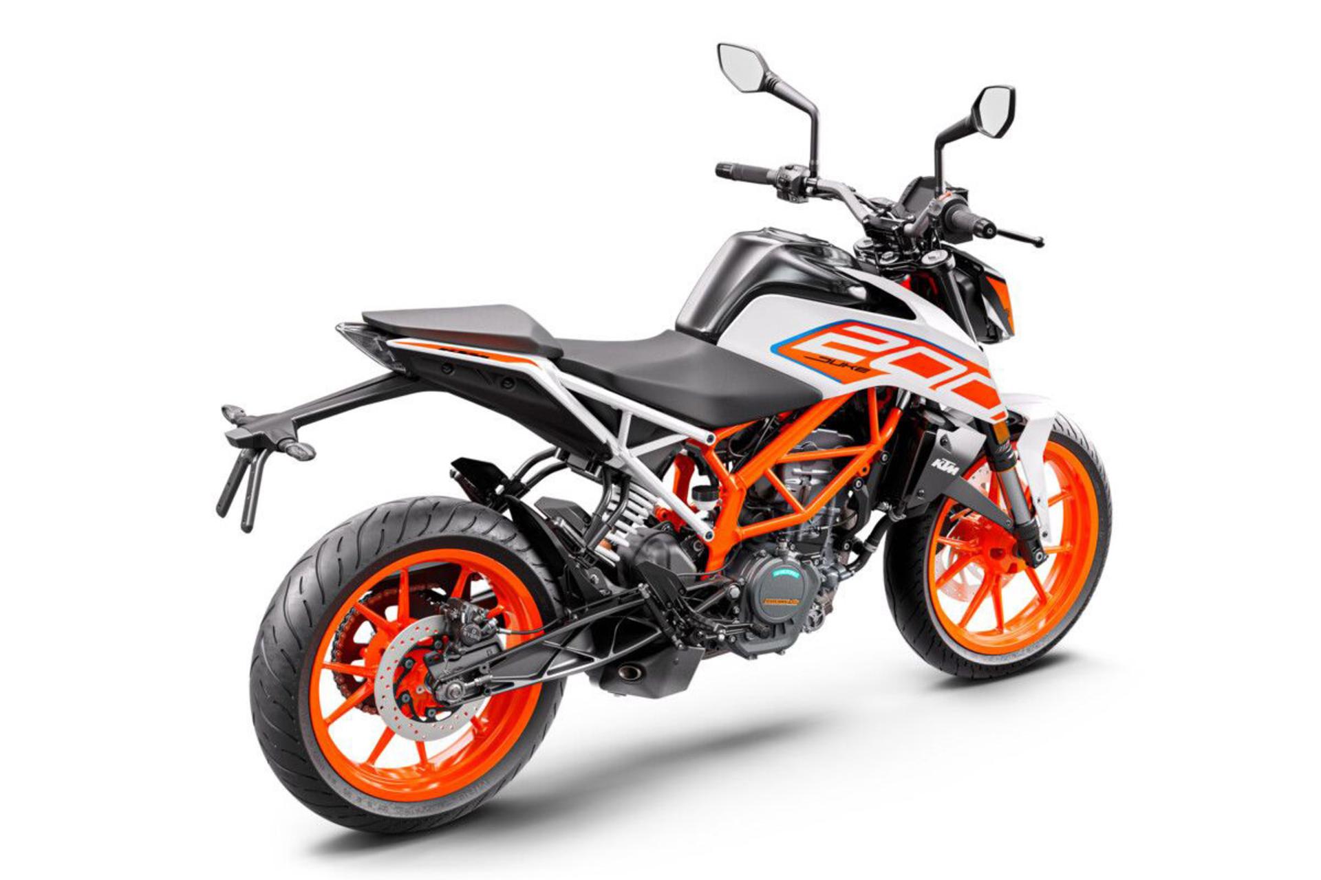 موتورسیکلت کی تی ام KTM Duke 200 2023 نمای پشت و راست