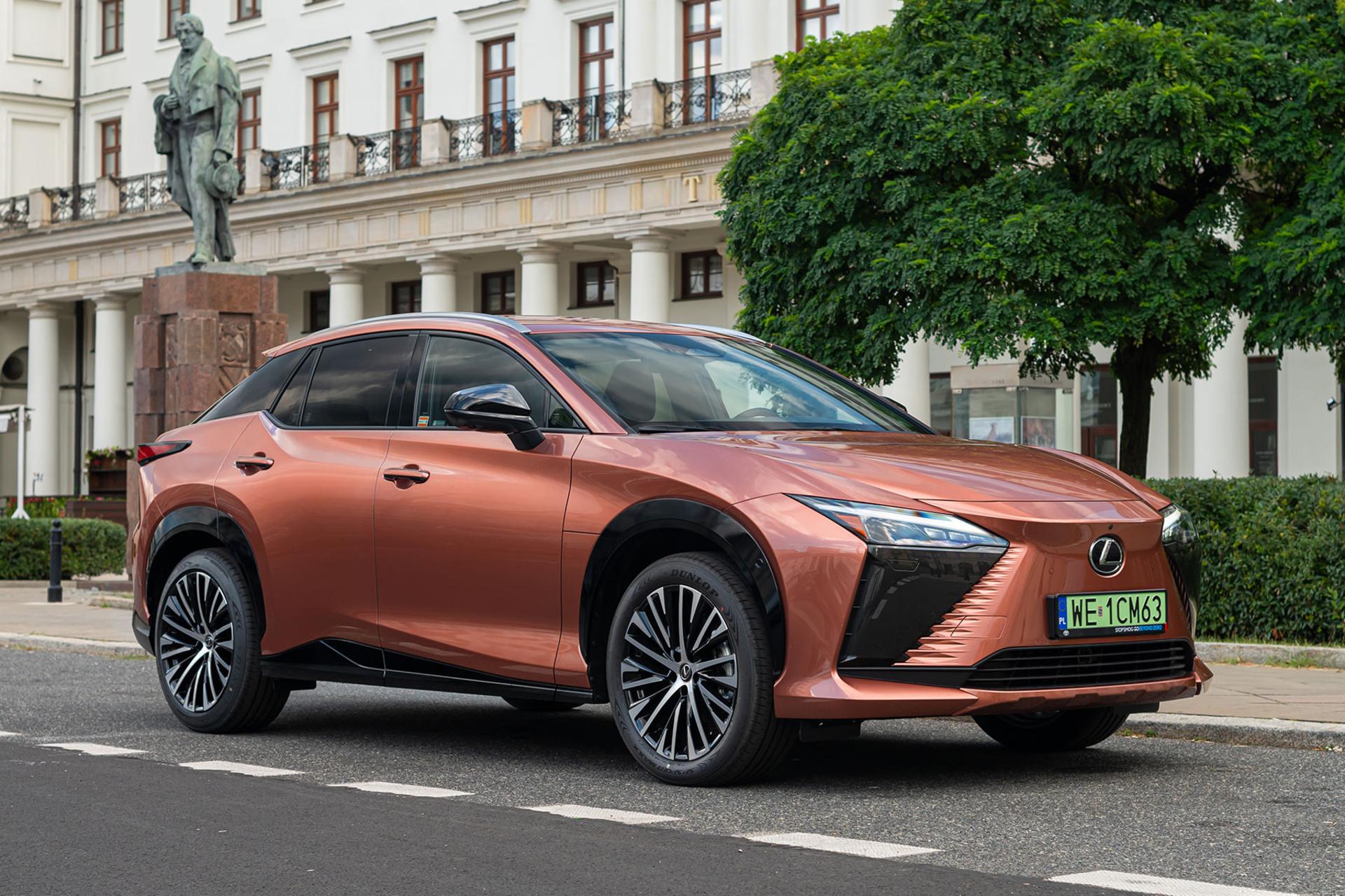 خودرو لکسوس Lexus RZ 300e نمای جلو و راست