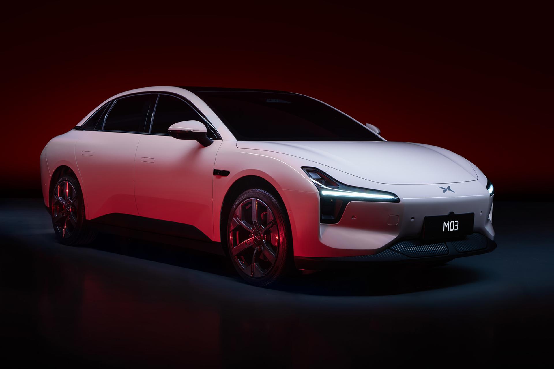 خودرو ایکس پنگ XPeng Mona M03 نمای جلو و راست