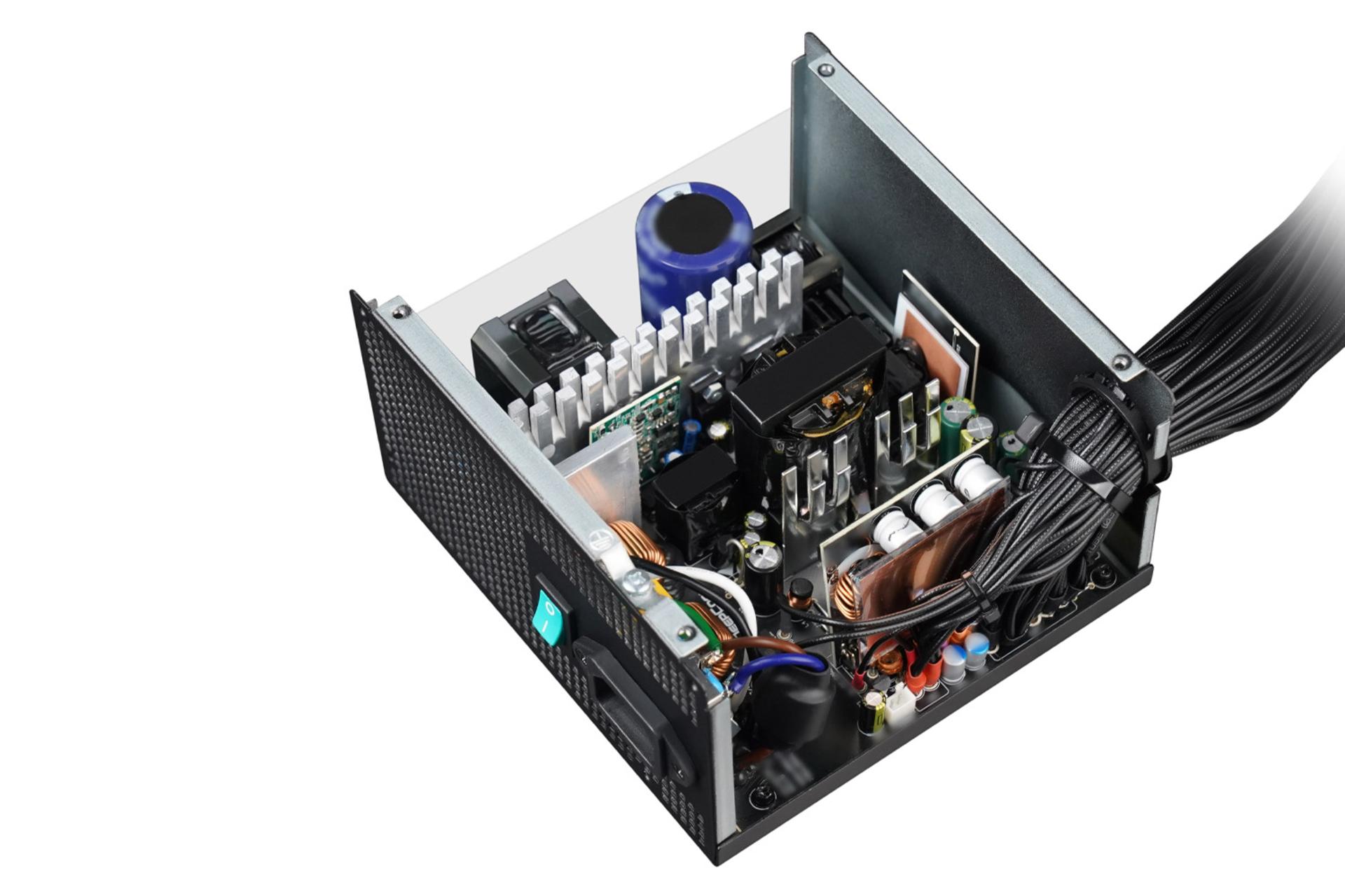نمای داخل پاور کامپیوتر دیپ کول PN550D با توان 550 وات