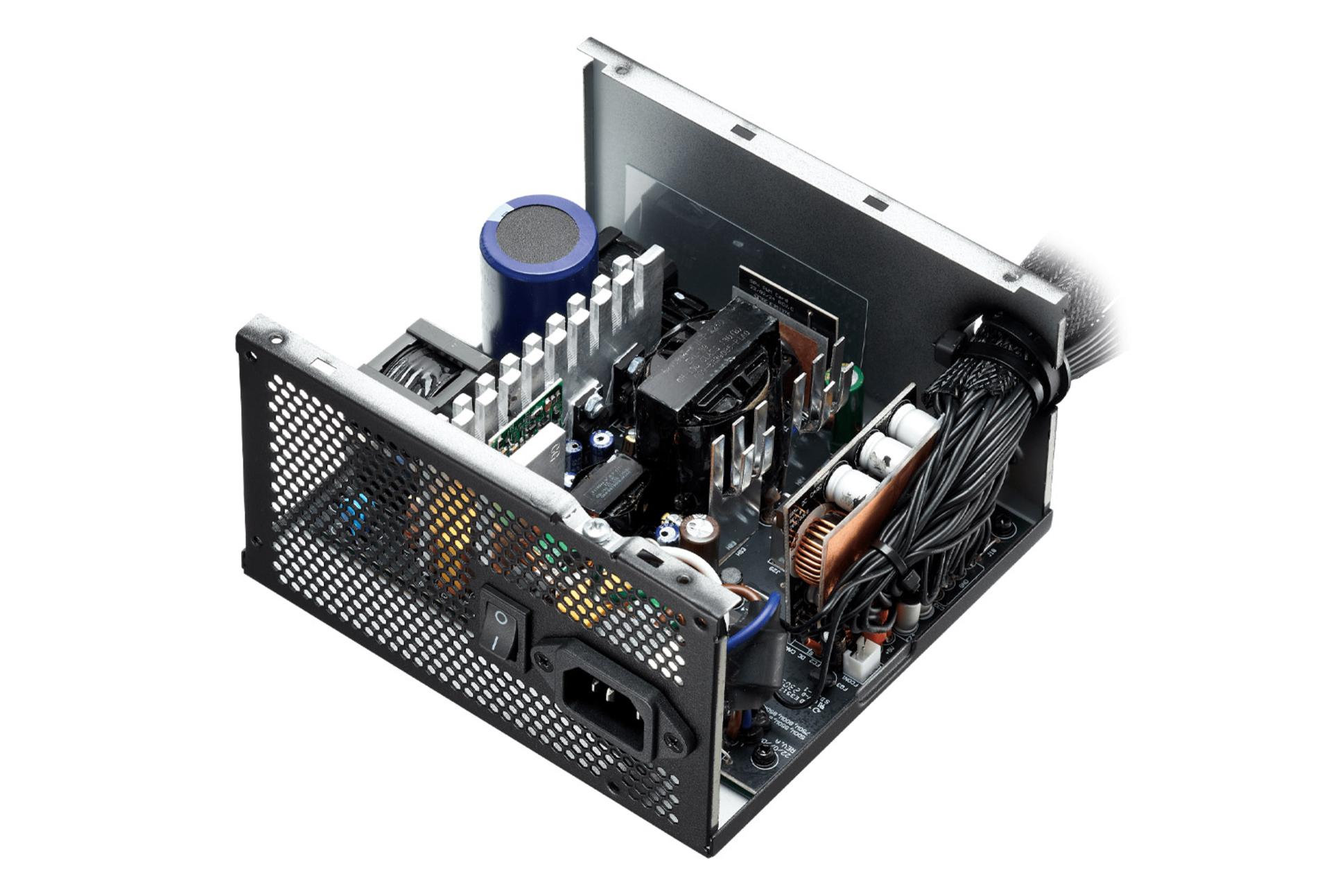 نمای داخل پاور کامپیوتر ای دیتا XPG KYBER با توان 650 وات
