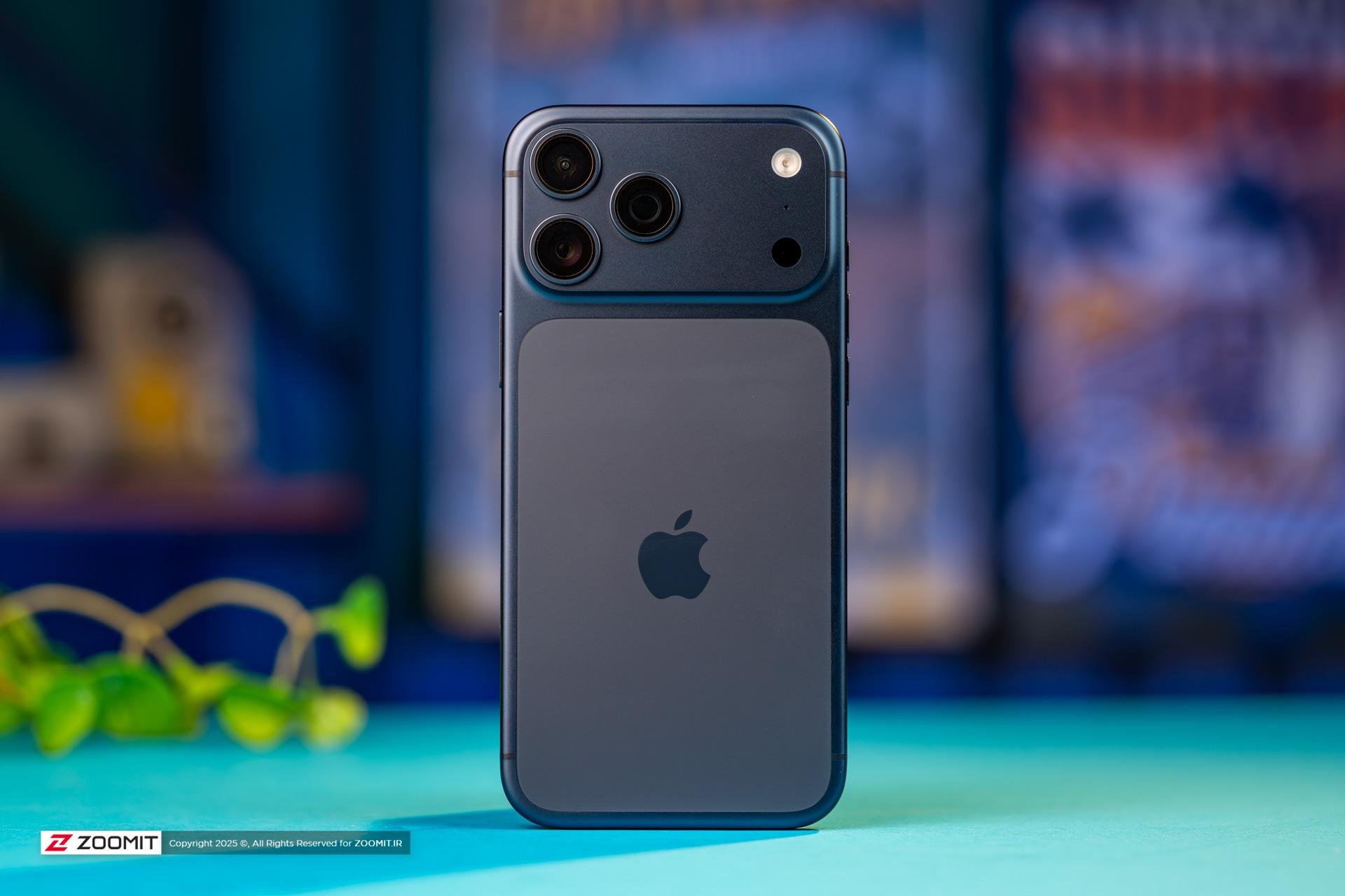 آیفون ۱۷ پرو مکس / iPhone 17 Pro Max نمای پشت عکس لایف استایل در ایران