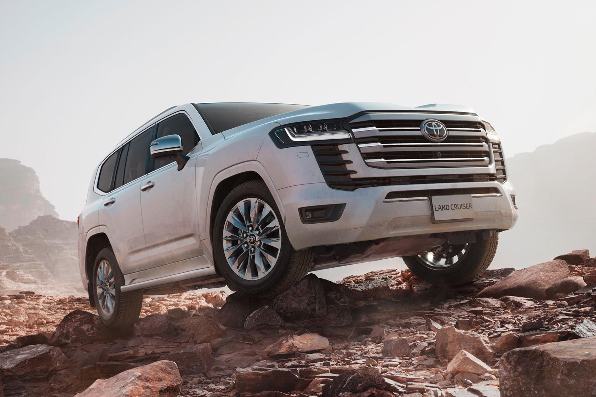 خودرو تویوتا لندکروزر Toyota Land Cruiser J300 2025 نمای جلو و آفرود