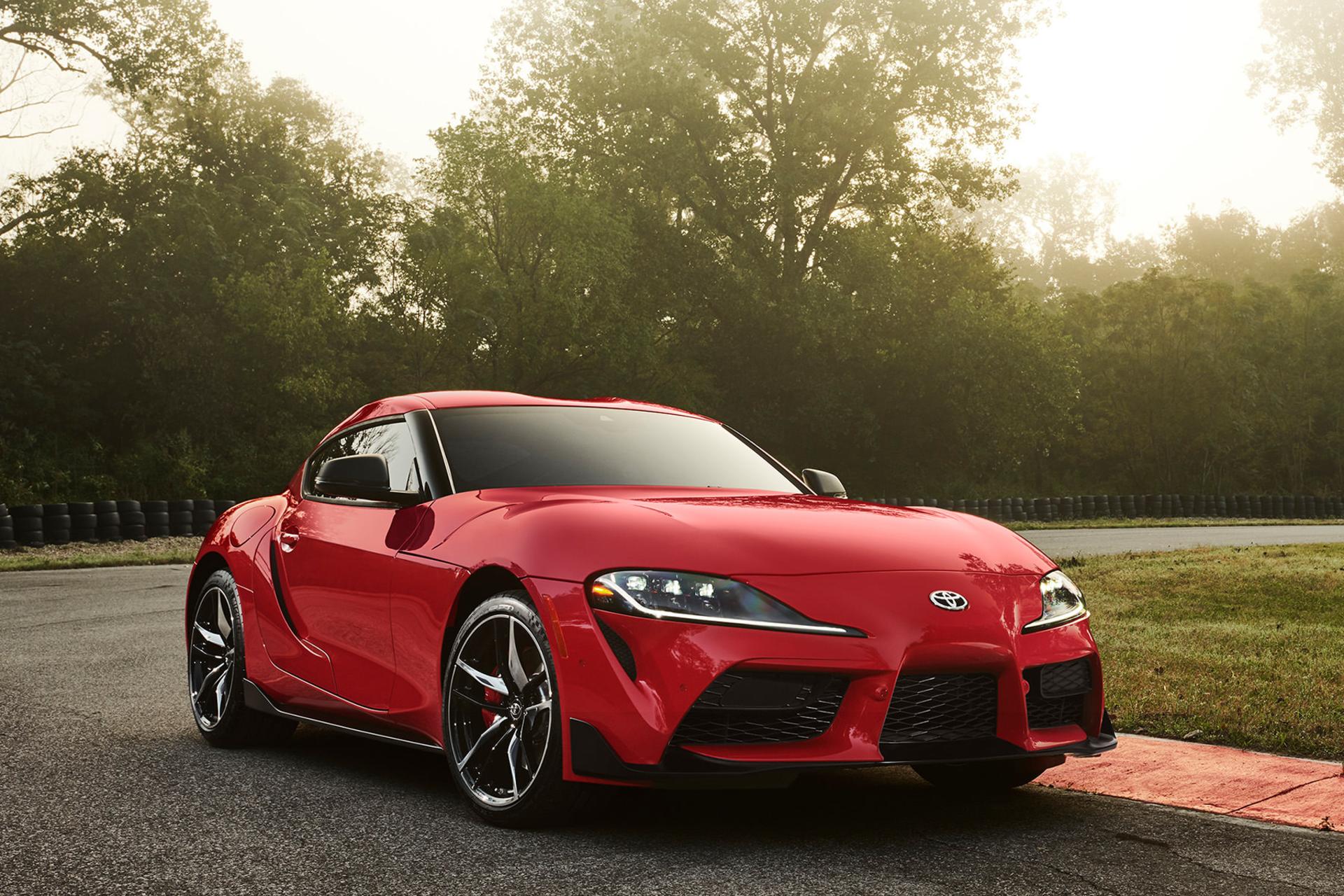خودرو تویوتا سوپرا جی آر Toyota GR Supra نمای جلو و جانبی رنگ قرمز