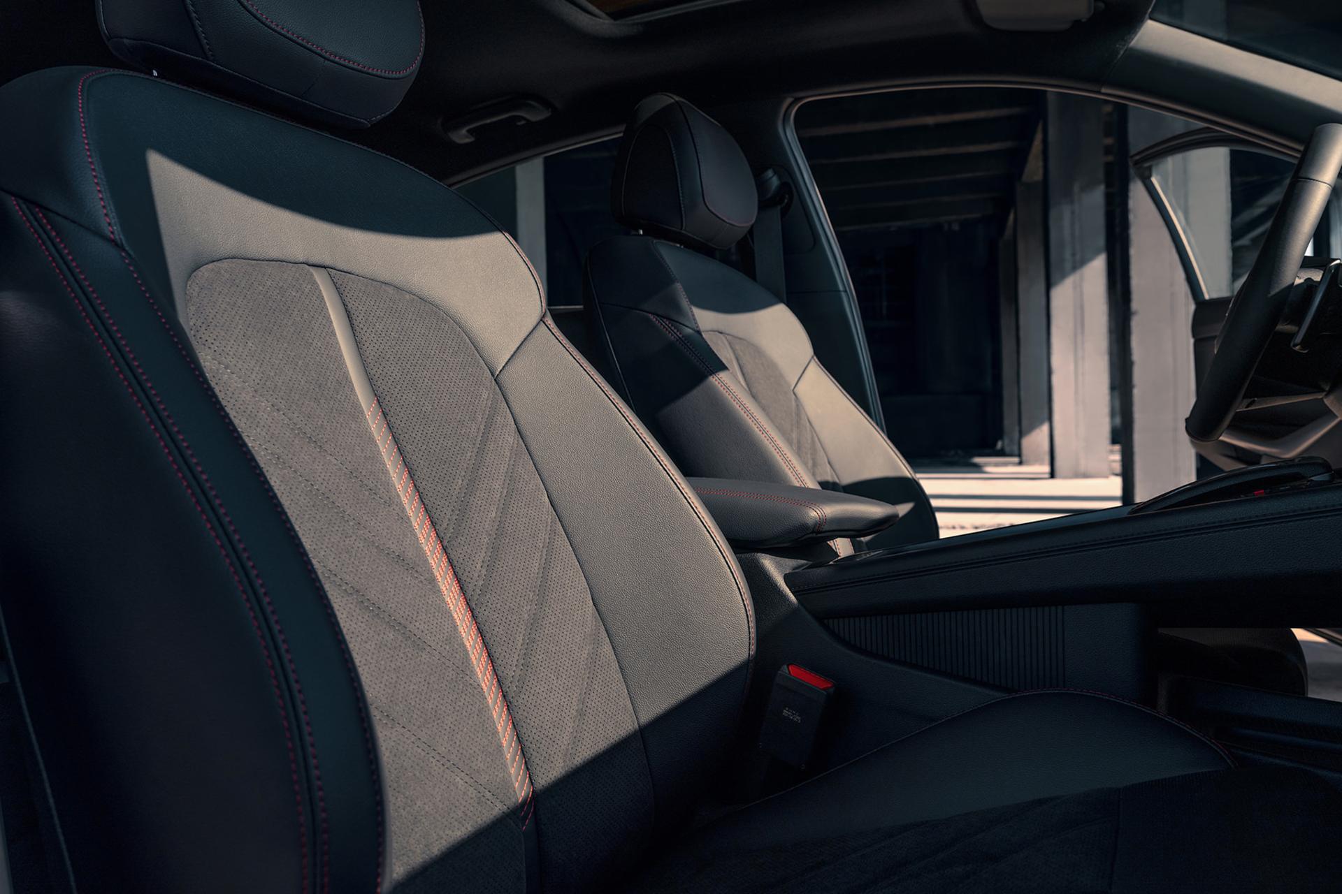 خودرو هیوندای لافستا Hyundai Lafesta نمای صندلی های جلو