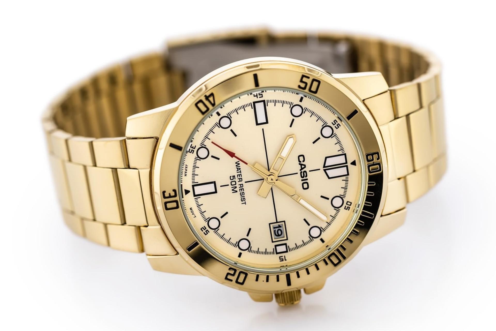 نمای جانبی ساعت مچی مردانه کاسیو Casio Standard MTP-VD01G-9EV
