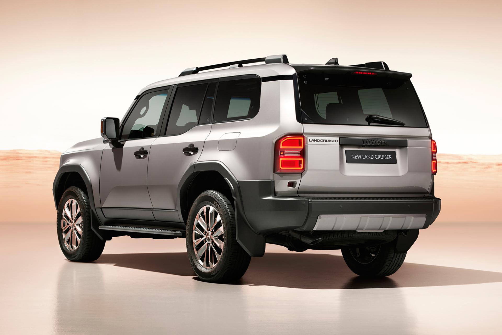 خودرو تویوتا پرادو Toyota Prado J250 2025 نمای پشت و جانبی