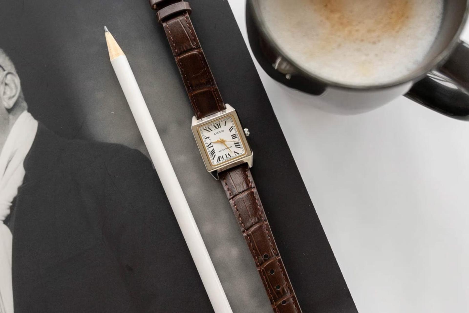 ساعت مچی زنانه کاسیو Casio Standard LTP-V007L-7B2 از نمای بالا