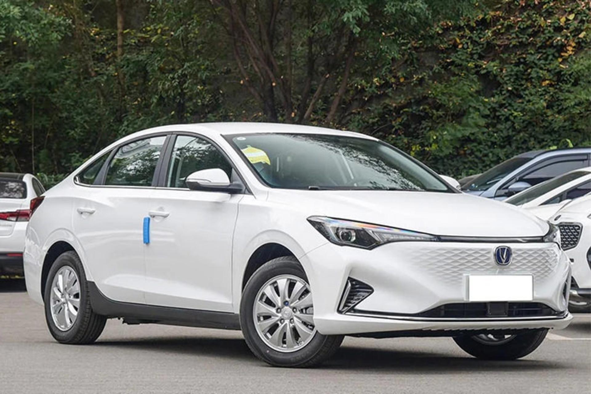 خودرو چانگان ایدو برقی Changan Eado EV460 نمای جلو و جانبی