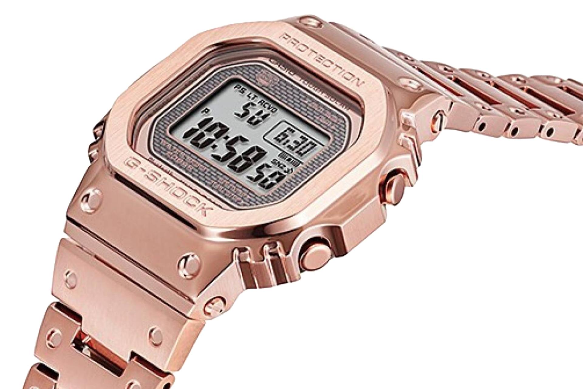 نمای نیمرخ ساعت مچی مردانه کاسیو جی شاک GMW-B5000GD-4 با نمایش بند و لبه کناری