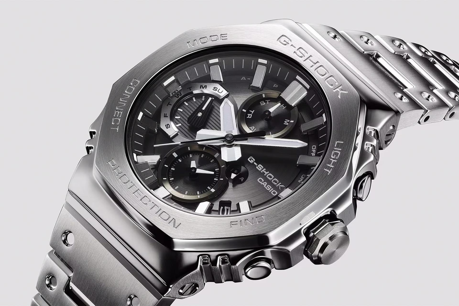 نمای نیمرخ ساعت مچی مردانه کاسیو جی شاک GMC-B2100D-1A با نمایش پیچ تنظیم و صفحه