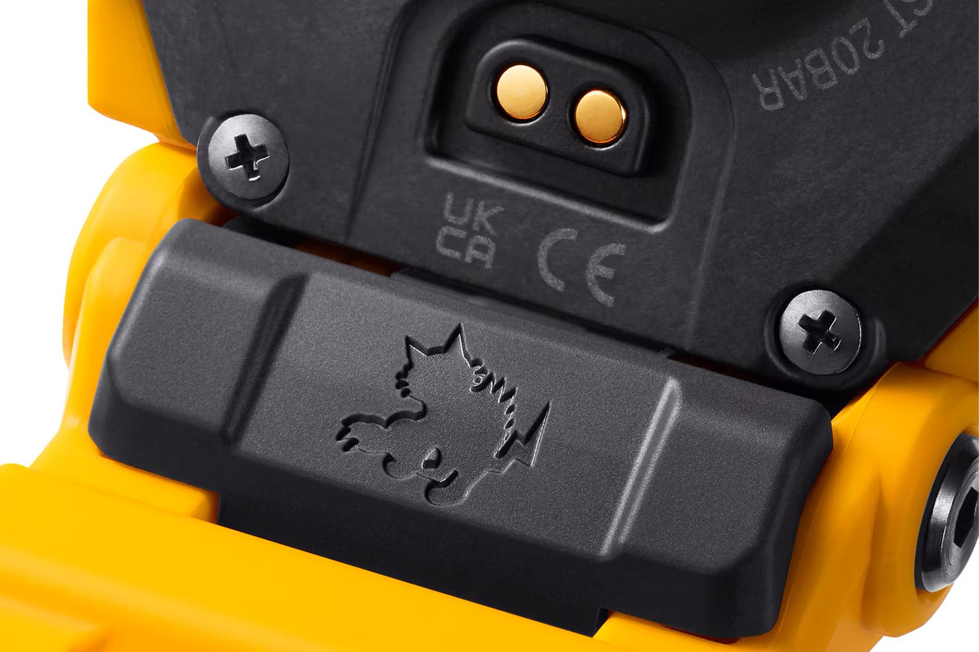 نمای نزدیک ساعت مچی مردانه کاسیو جی شاک GPR-H1000-9 با نمایش لوگوی بند