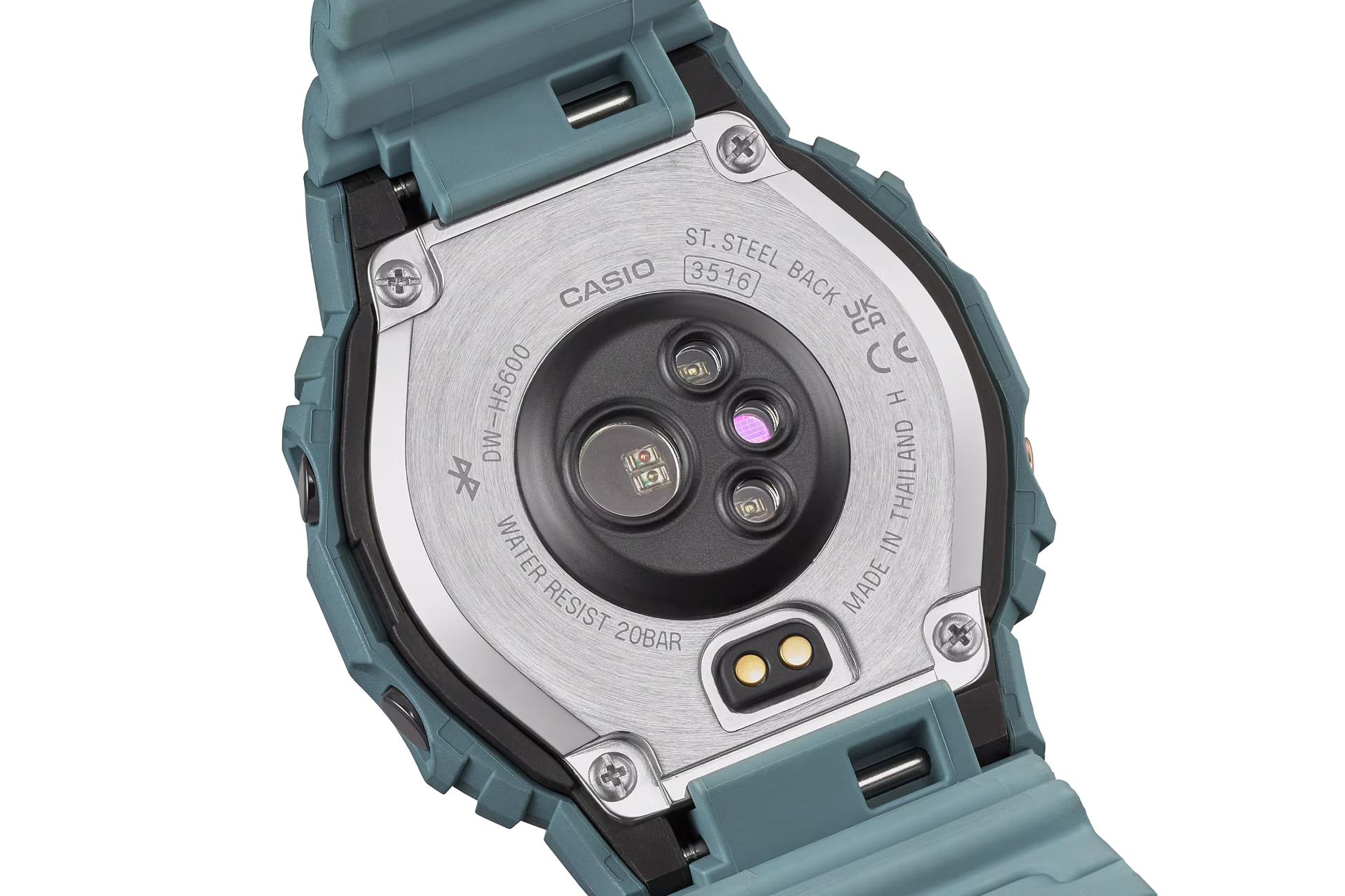 نمای پشت ساعت مچی مردانه کاسیو جی شاک DW-H5600-2 با نمایش لوگو و سنسورها