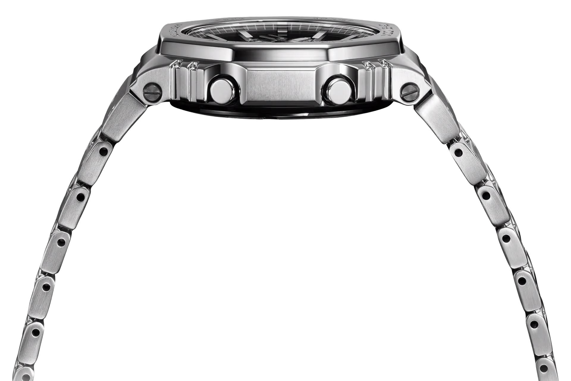 نمای کناری ساعت مچی مردانه کاسیو جی شاک GM-B2100D-1A با نمایش بند و دکمه‌ها