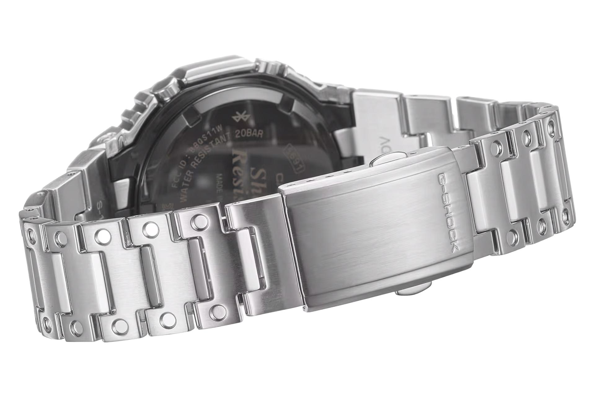 نمای پشت ساعت مچی مردانه کاسیو جی شاک GM-B2100D-1A با نمایش لوگو، بند و قفل