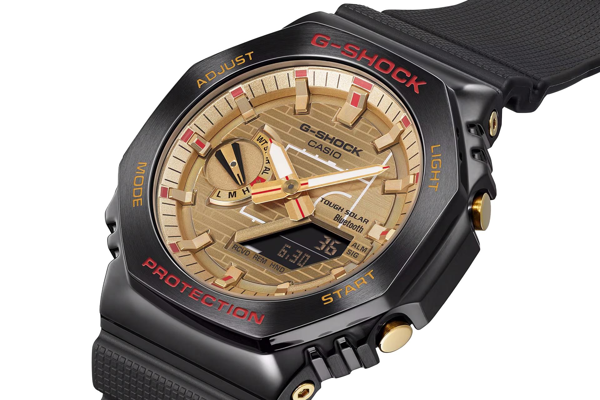 نمای نیمرخ ساعت مچی مردانه کاسیو جی شاک GBM-2100RH-1A با نمایش صفحه و دکمه‌ها