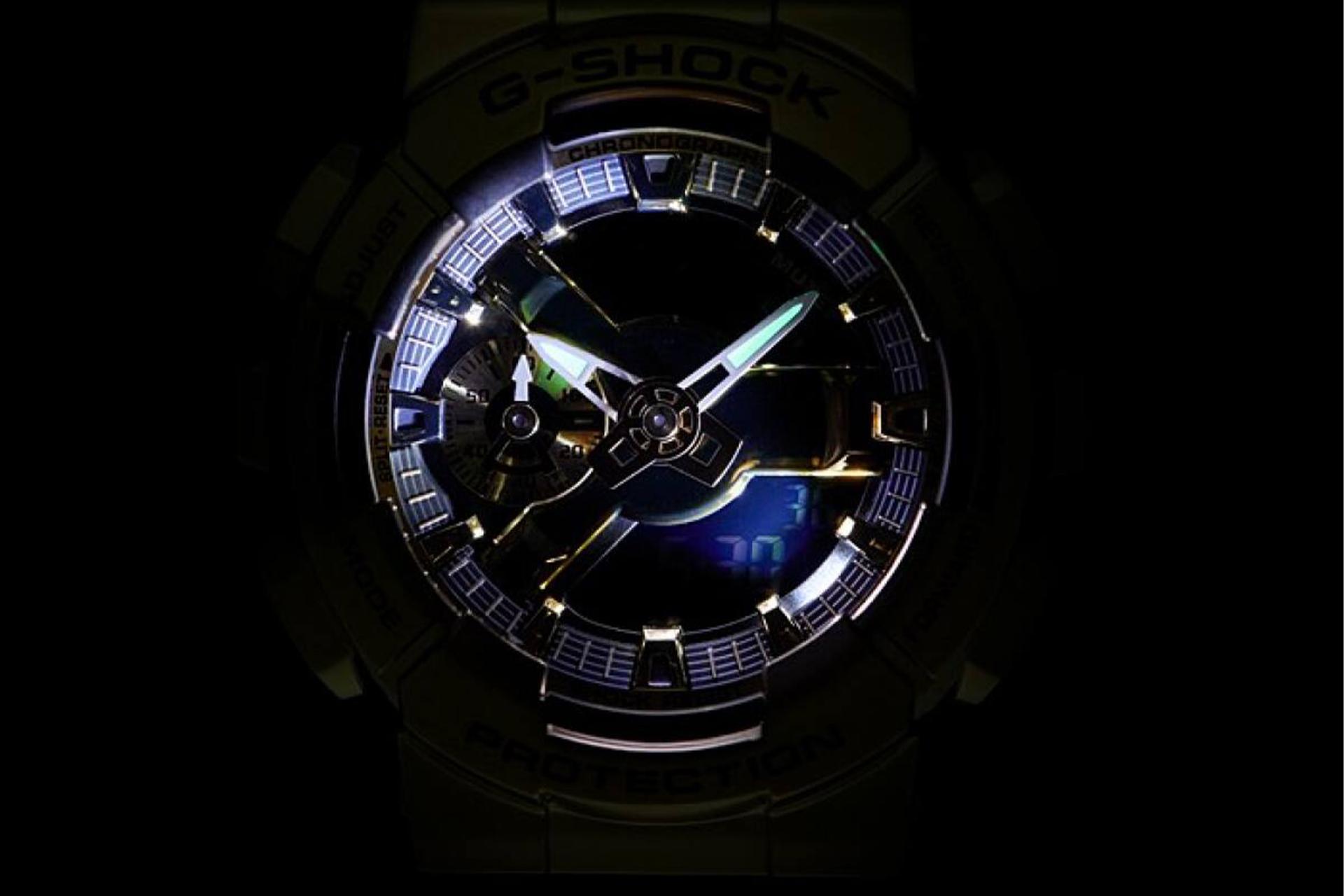 نمای جلوی ساعت مچی مردانه کاسیو جی شاک GM-110G-1A9 با نمایش نور پس زمینه