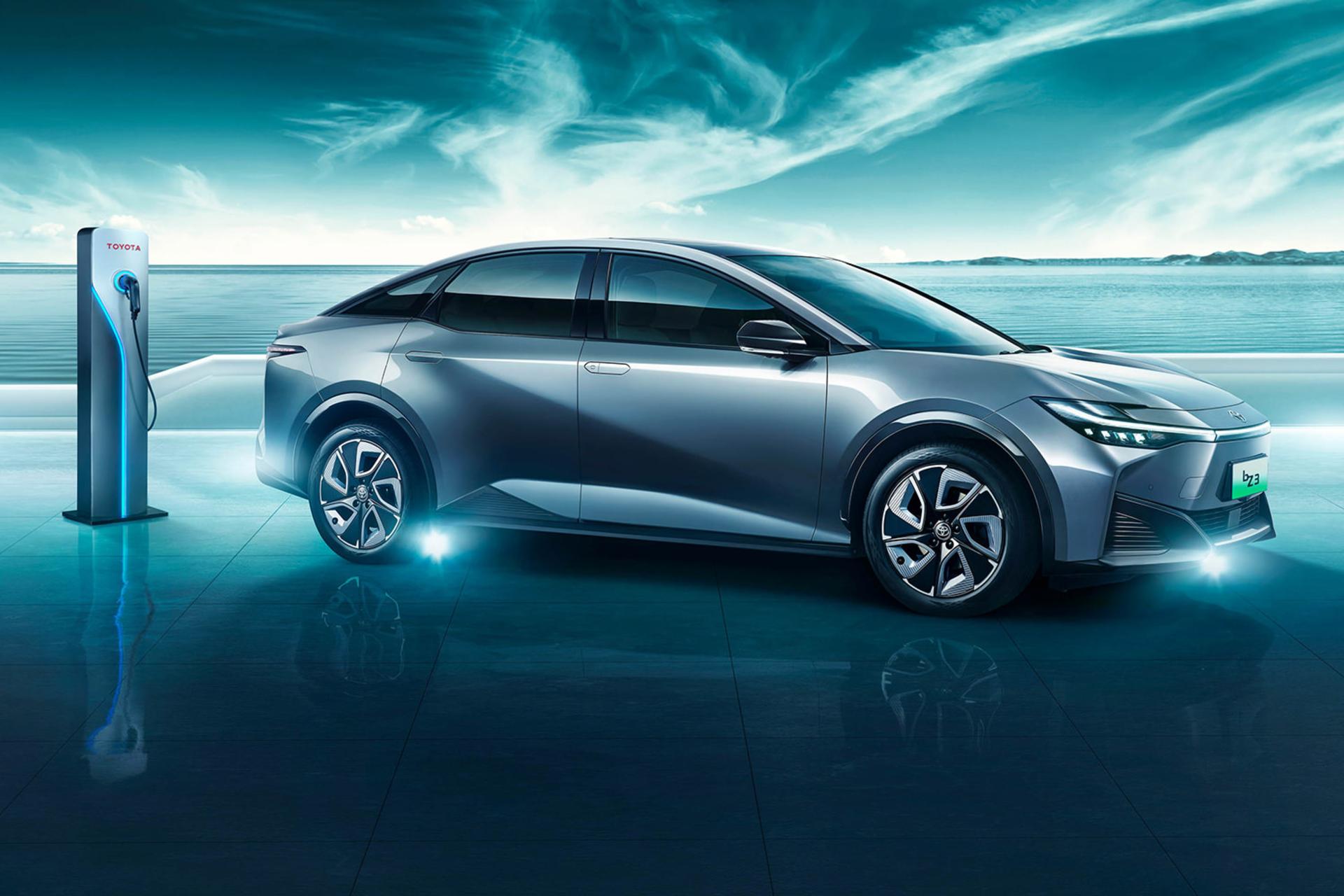 خودرو تویوتا Toyota bZ3 نمای جانبی رنگ نقره ای