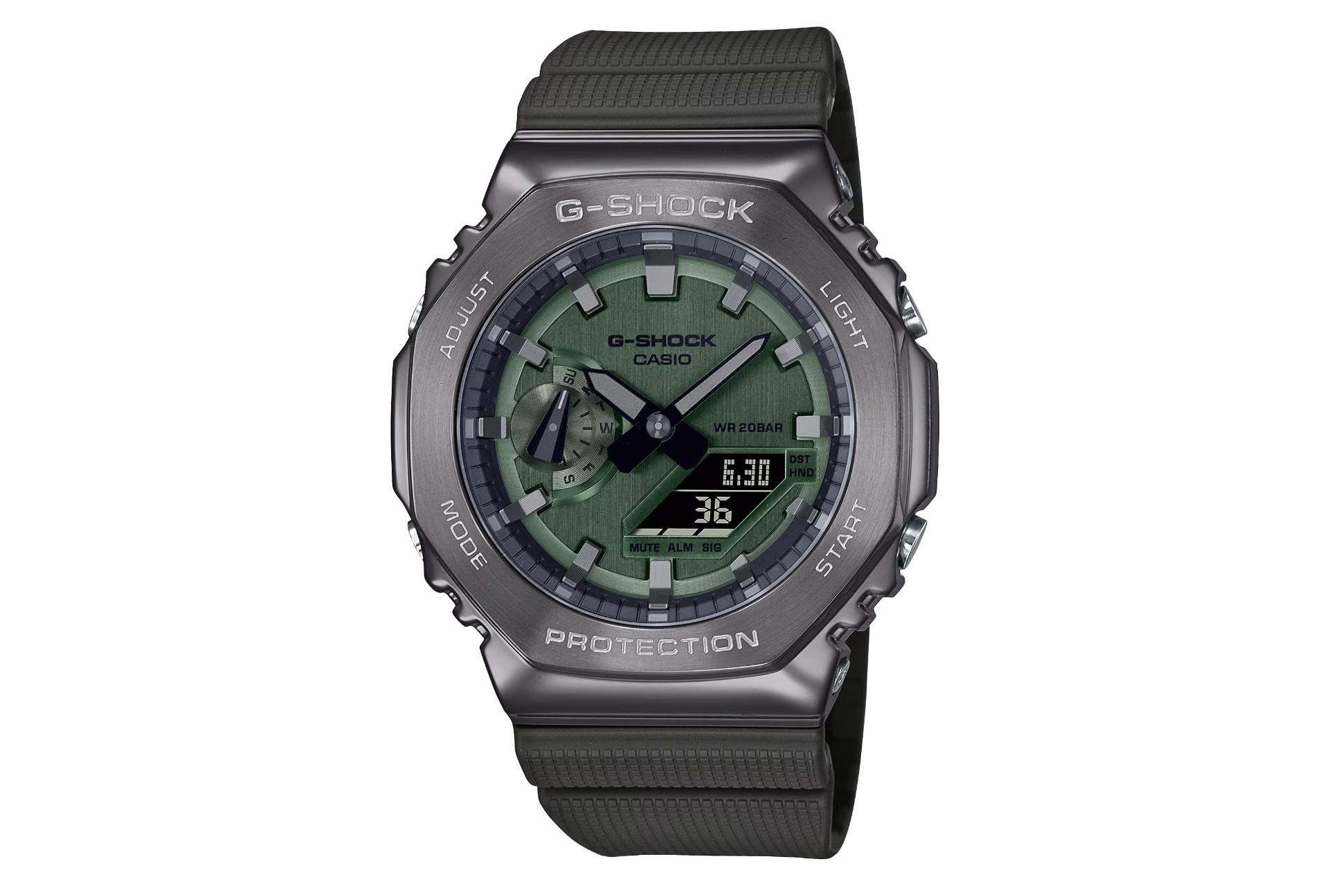 نمای جلوی ساعت مچی مردانه کاسیو جی شاک GM-2100B-3A با نمایش فریم و صفحه