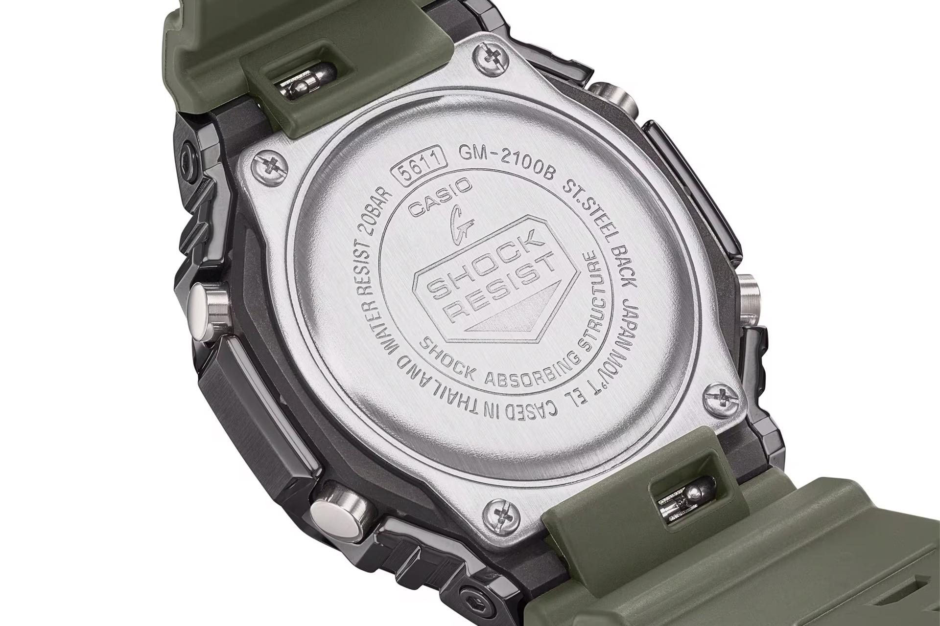 نمای پشت ساعت مچی مردانه کاسیو جی شاک GM-2100B-3A با نمایش لوگو