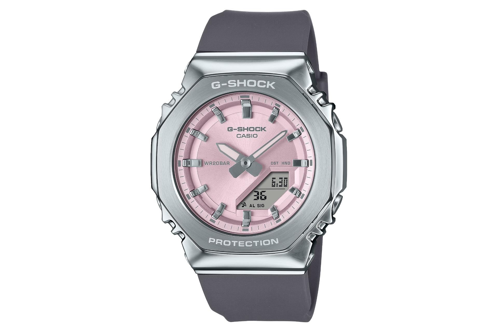 نمای جلوی ساعت مچی زنانه کاسیو جی شاک GM-S2110-4A با نمایش فریم و صفحه