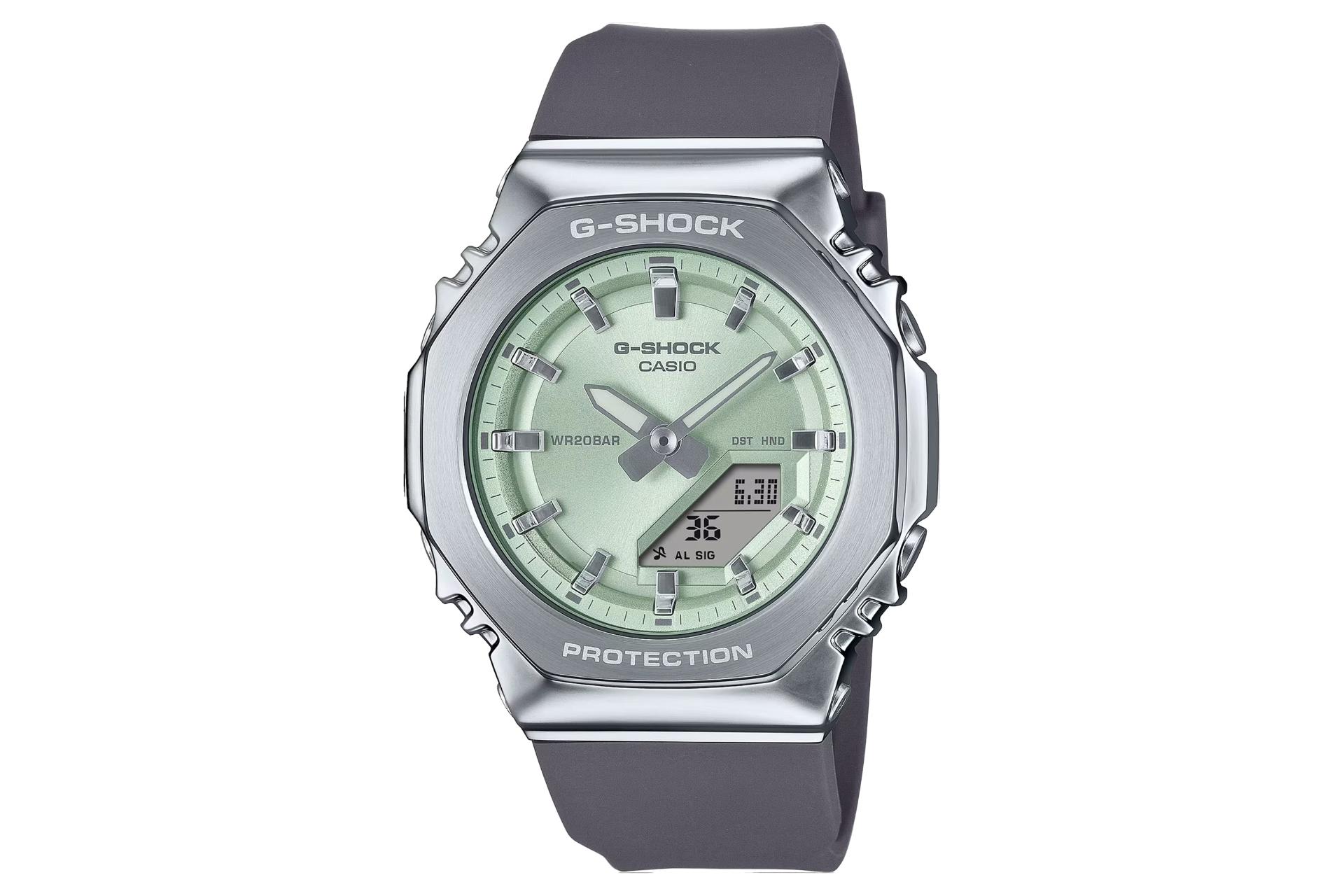 نمای جلوی ساعت مچی زنانه کاسیو جی شاک GM-S2110-3A با نمایش صفحه و فریم