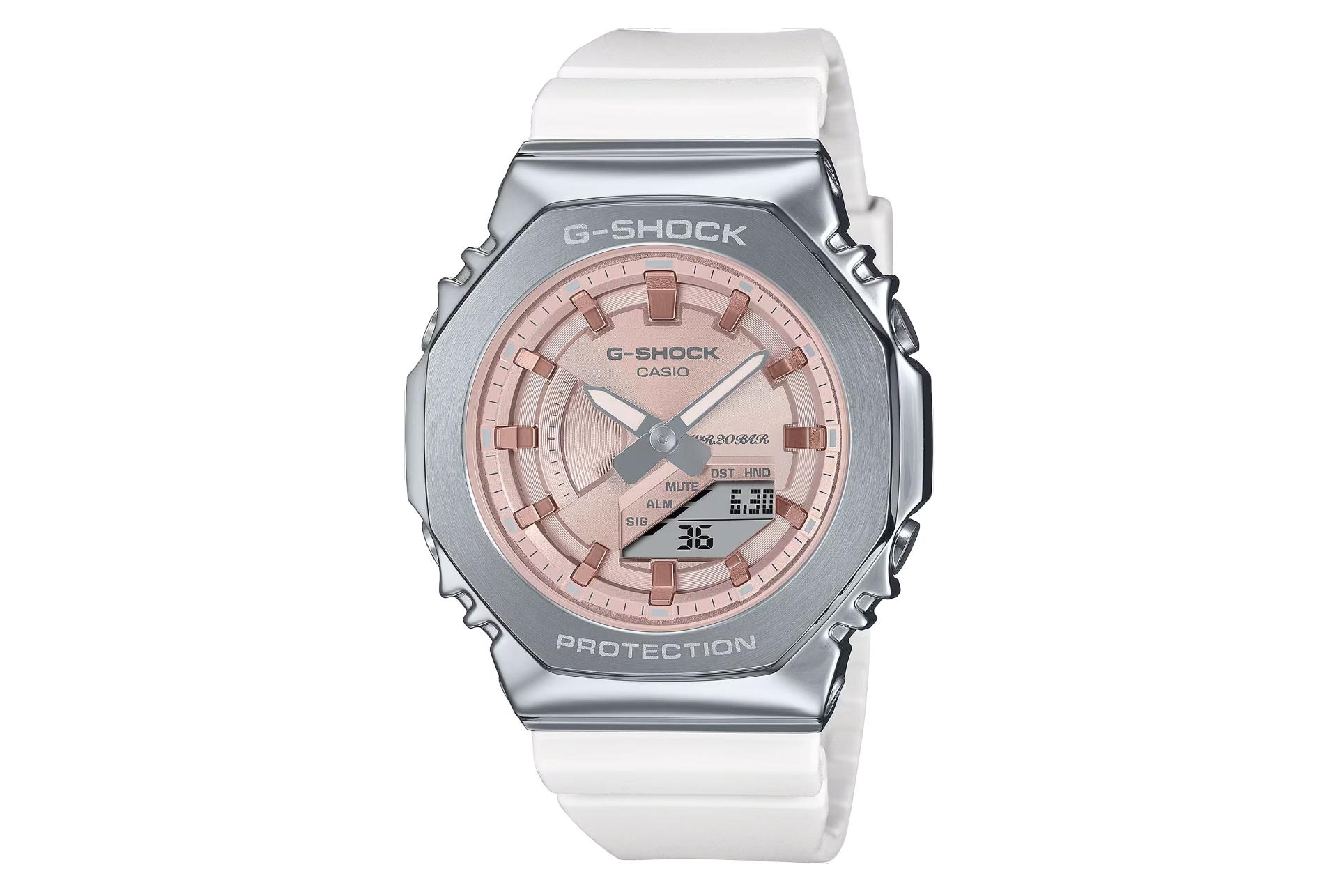 نمای جلوی ساعت مچی زنانه کاسیو جی شاک GM-S2100WS-7A با نمایش فریم و صفحه