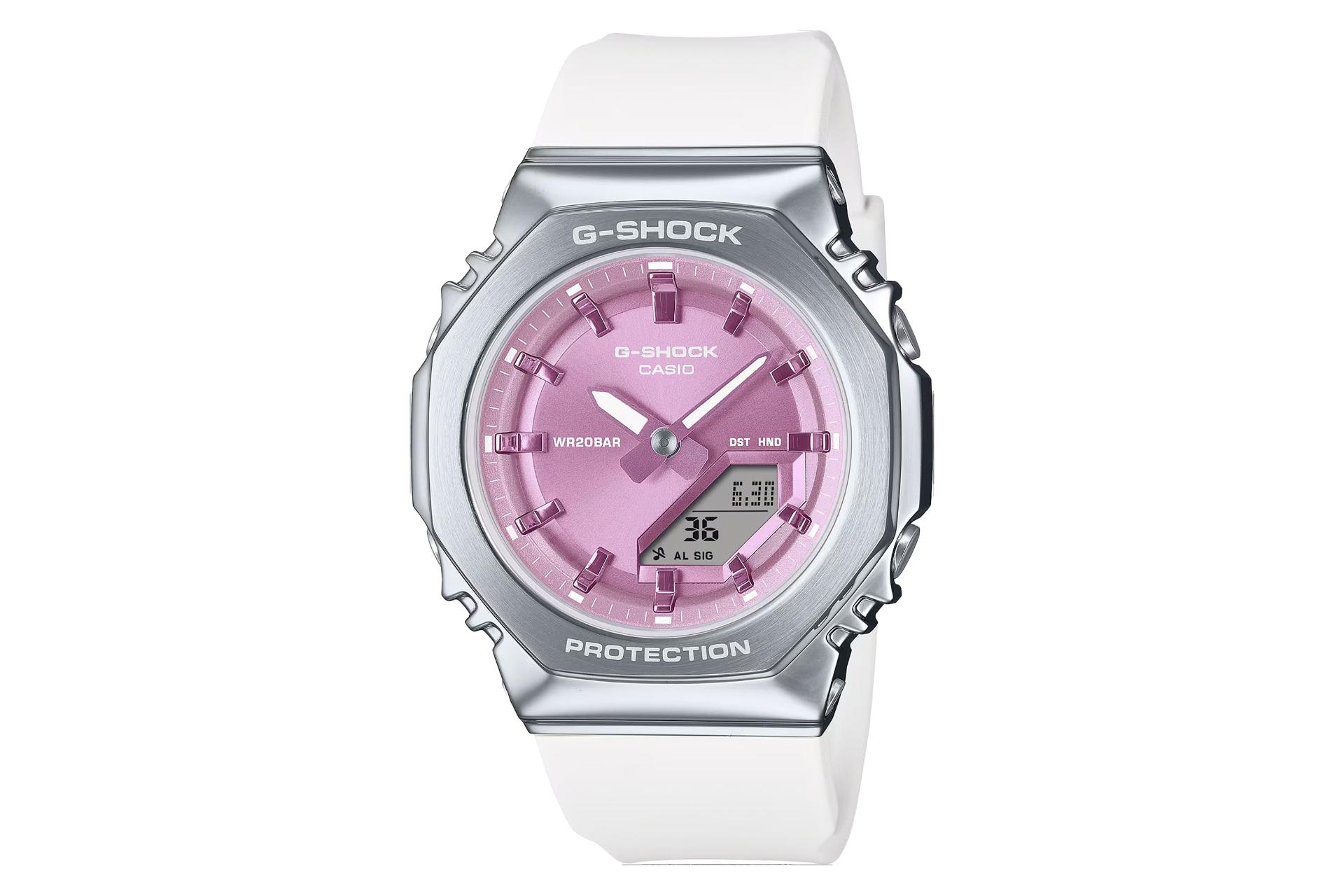 نمای جلوی ساعت مچی زنانه کاسیو جی شاک GM-S2110-7A6 با نمایش فریم و صفحه