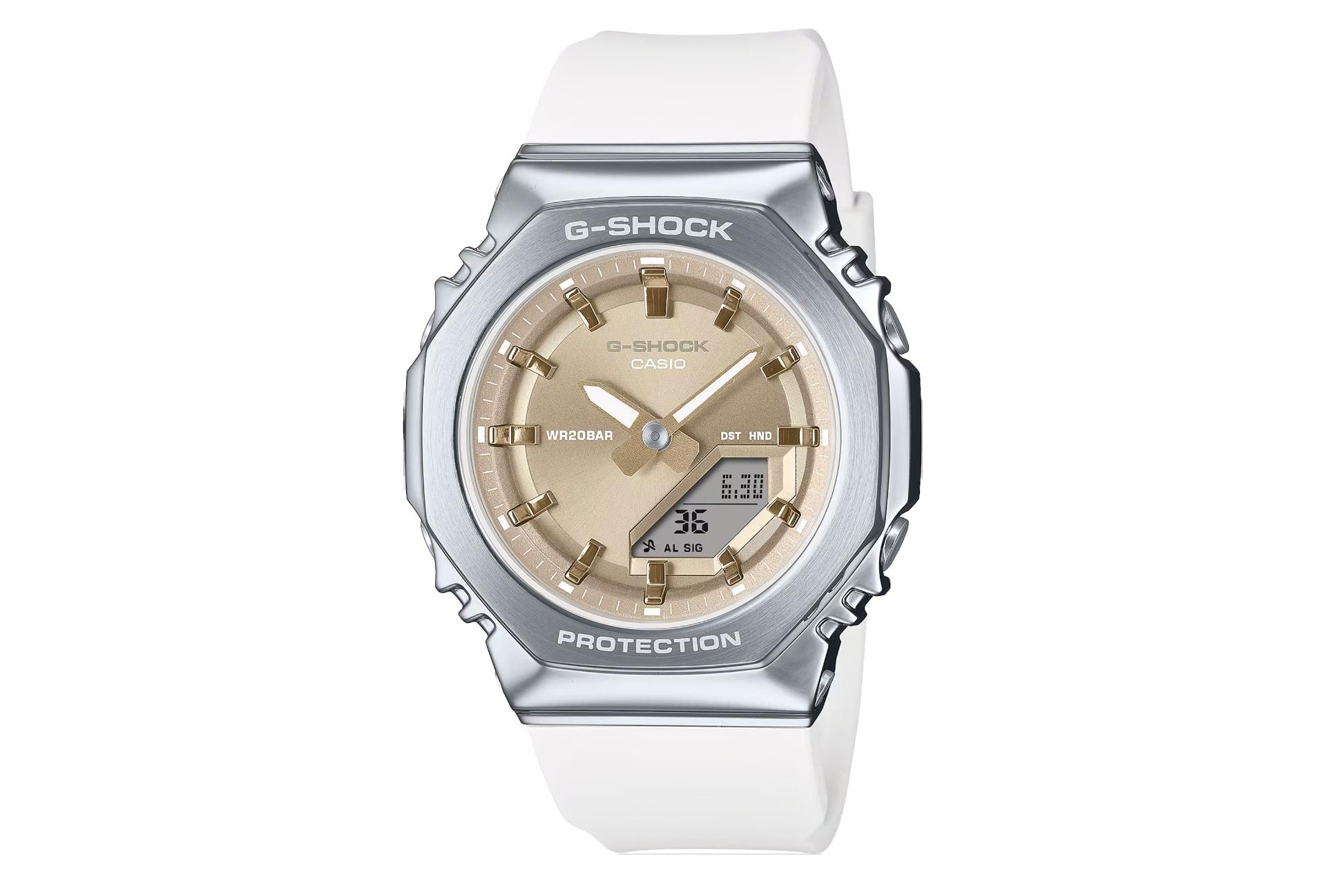 نمای جلوی ساعت مچی زنانه کاسیو جی شاک GM-S2110-7A9 با نمایش صفحه و فریم