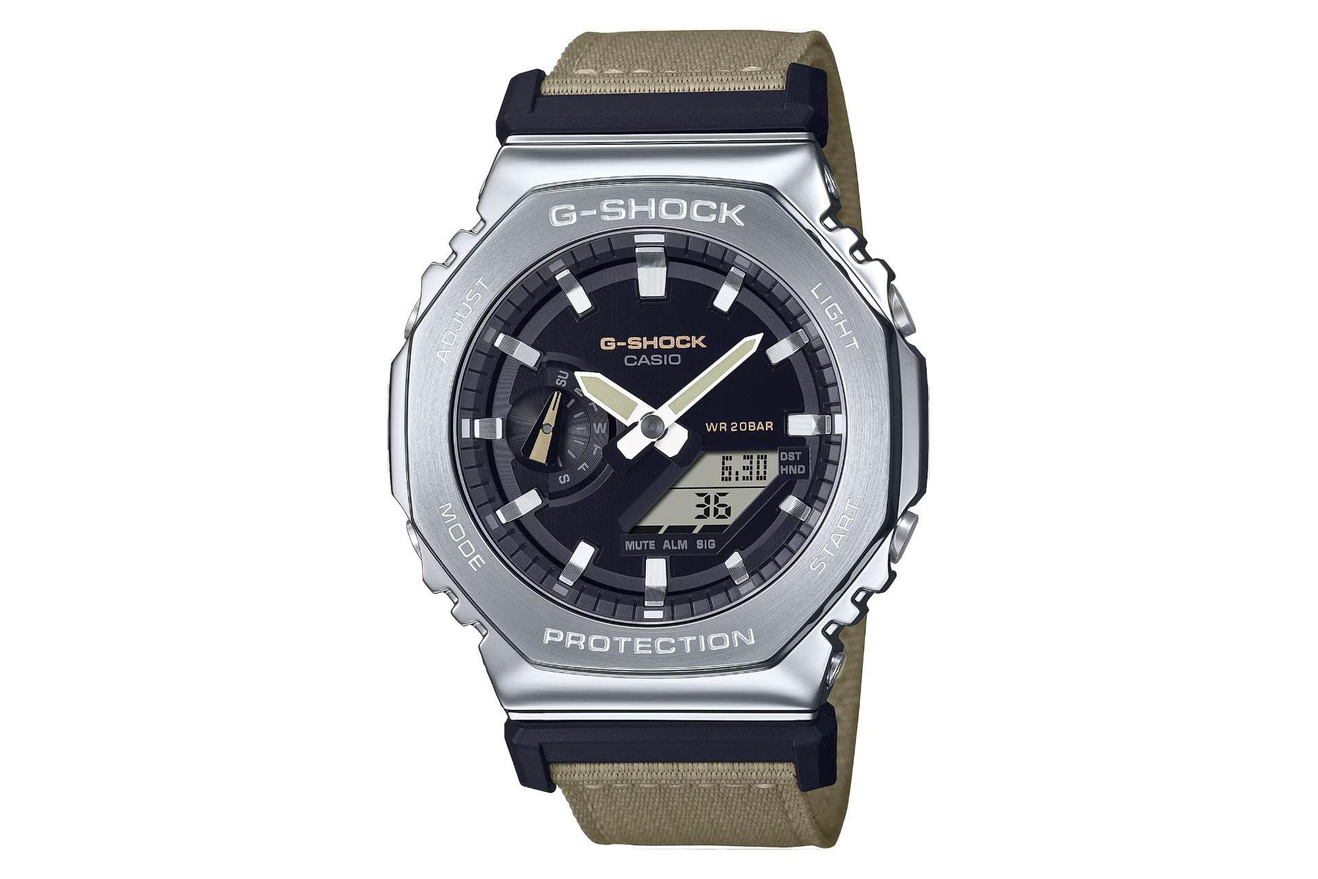 نمای جلوی ساعت مچی مردانه کاسیو جی شاک GM-2100C-5A با نمایش فریم و صفحه