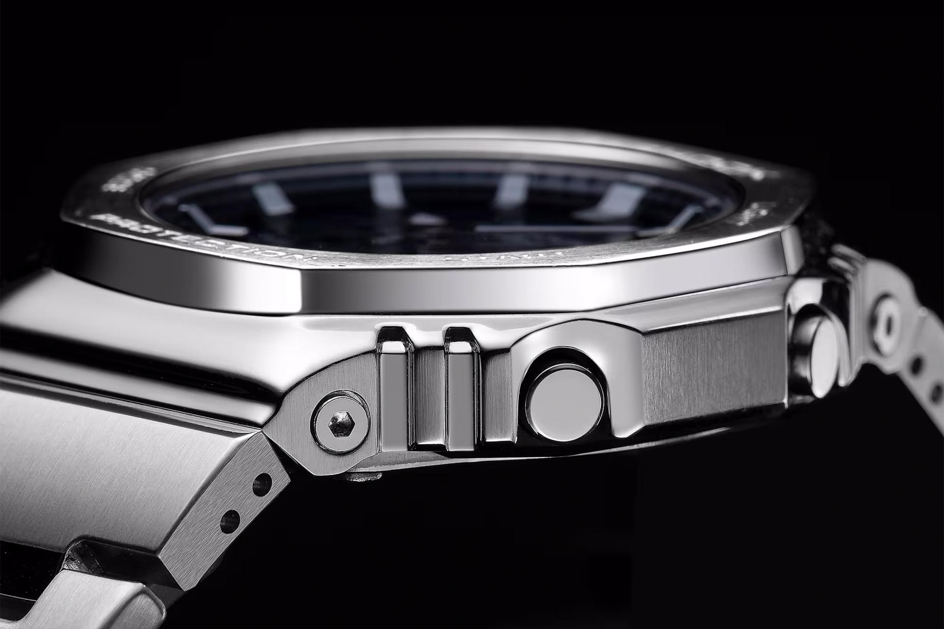 نمای کنای ساعت مچی مردانه کاسیو جی شاک GM-2110D-2B با نمایش دکمه‌ها