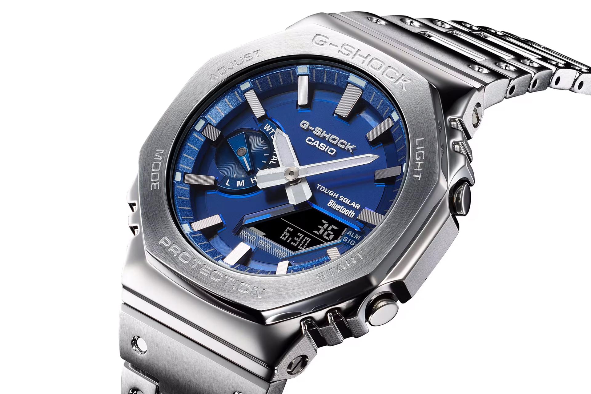 لبه سمت راست ساعت مچی مردانه کاسیو جی شاک GM-B2100AD-2A با نمایش دکمه‌ها