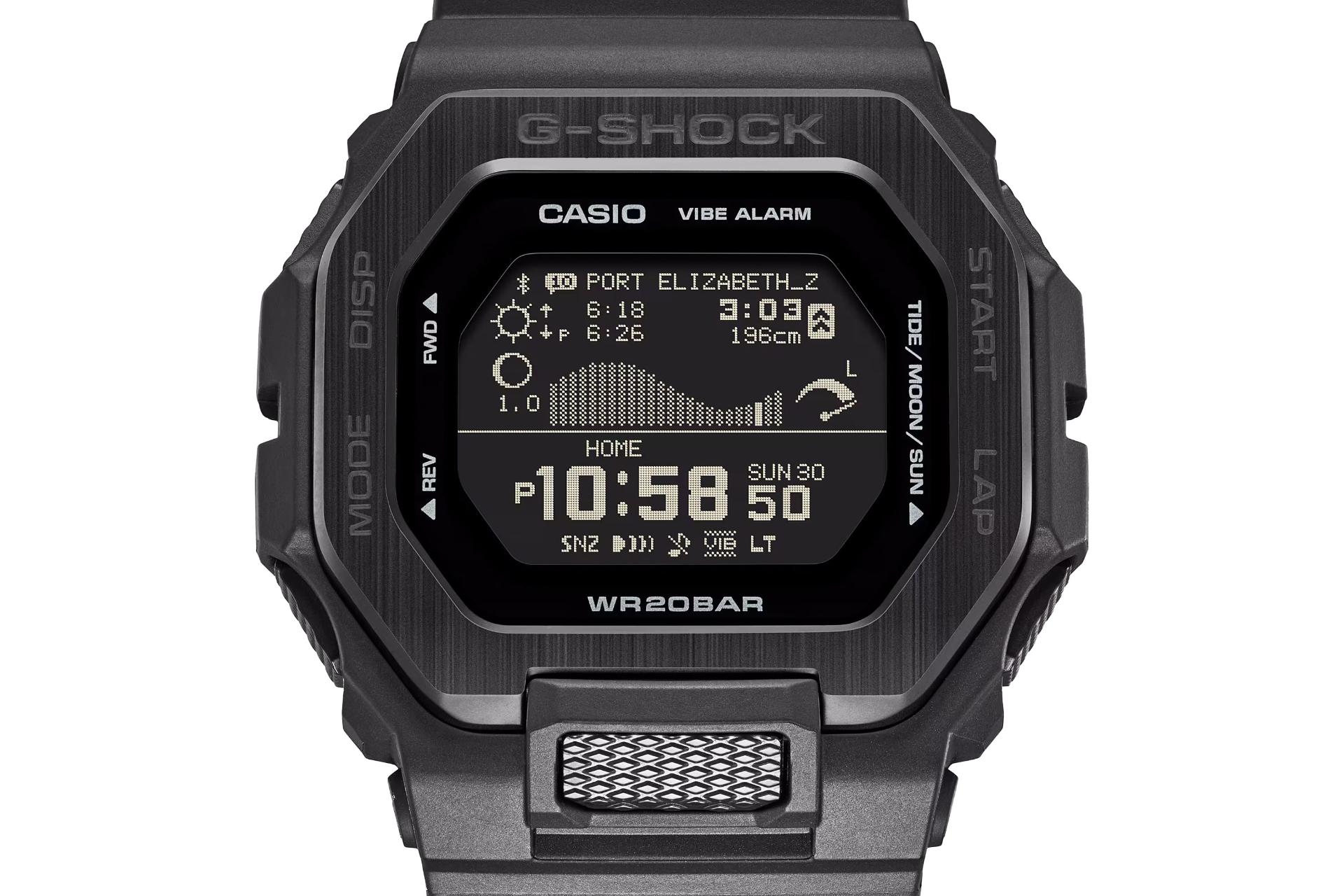 نمای نزدیک ساعت مچی مردانه کاسیو جی شاک GBX-100NS-1 با نمایش صفحه و لوگو