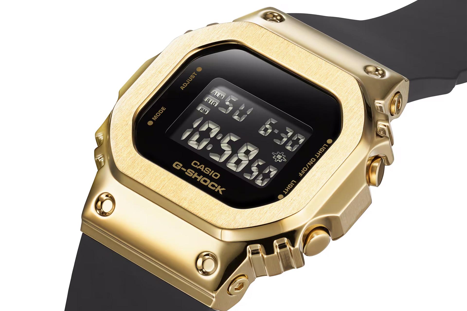 نمای لبه سمت راست ساعت مچی زنانه کاسیو جی شاک GM-S5600GB-1 با نمایش دکمه‌ها