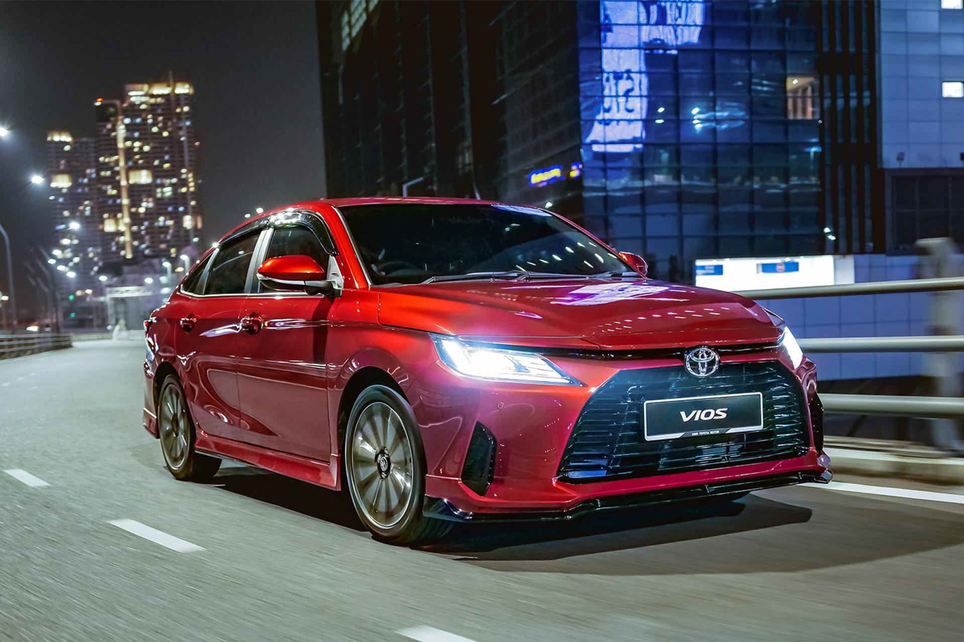 خودرو تویوتا یاریس Toyota Yaris 2024 نمای جلو رنگ قرمز