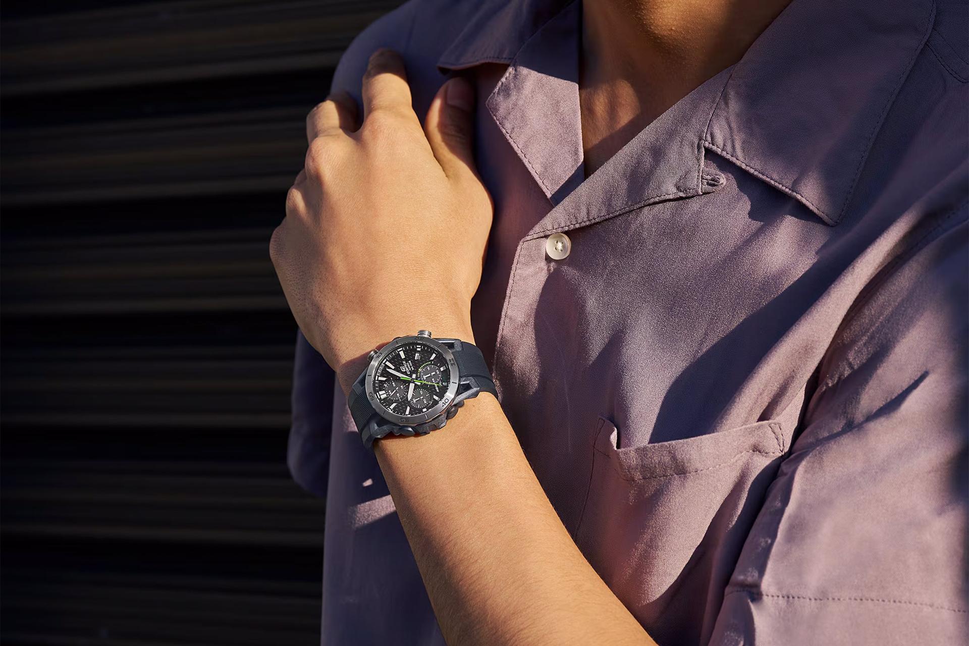 ساعت مچی مردانه کاسیو Edifice EQS-960PB-1AV بسته شده روی مچ