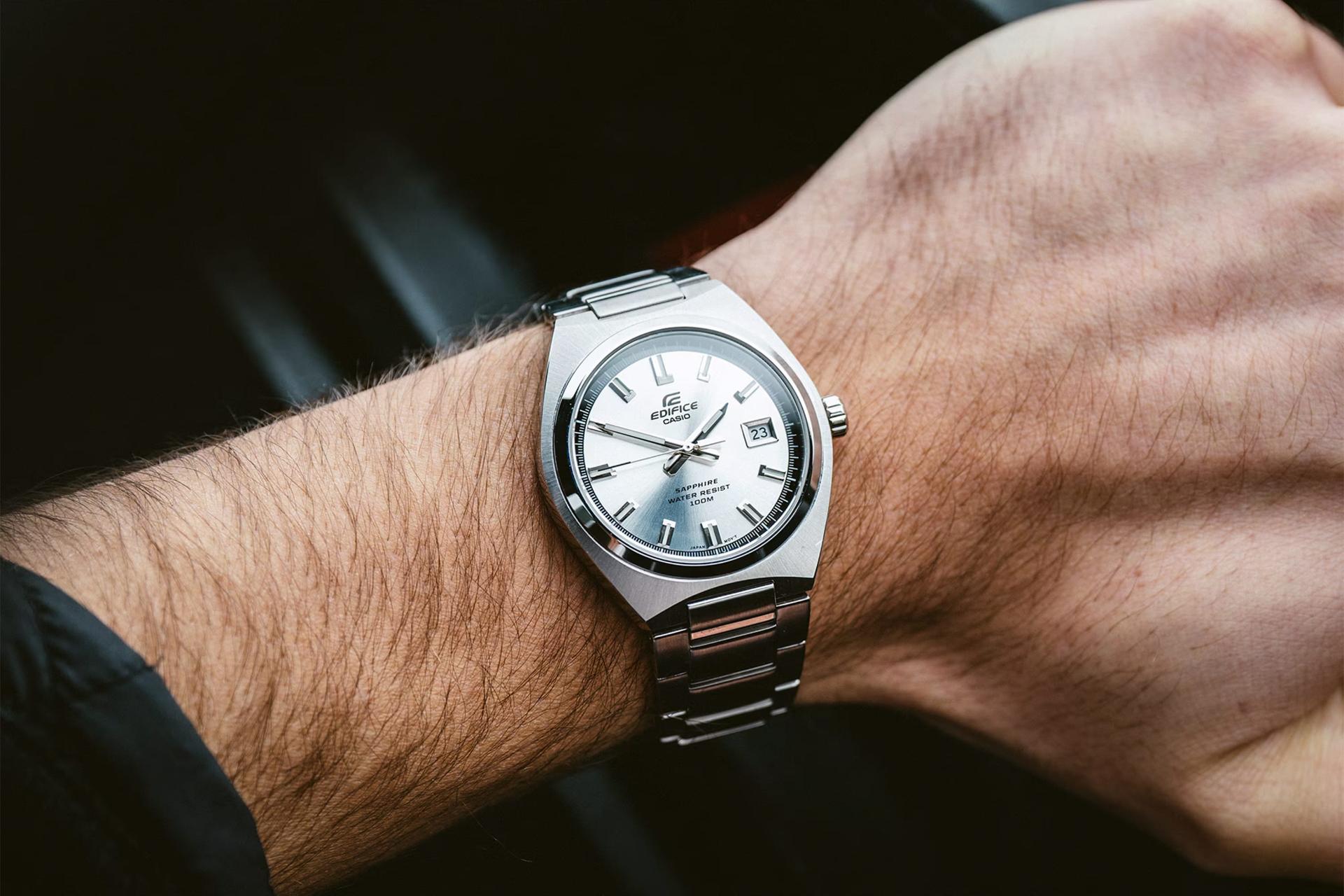 ساعت مچی مردانه کاسیو Edifice EFB-109D-7AV بسته شده روی مچ