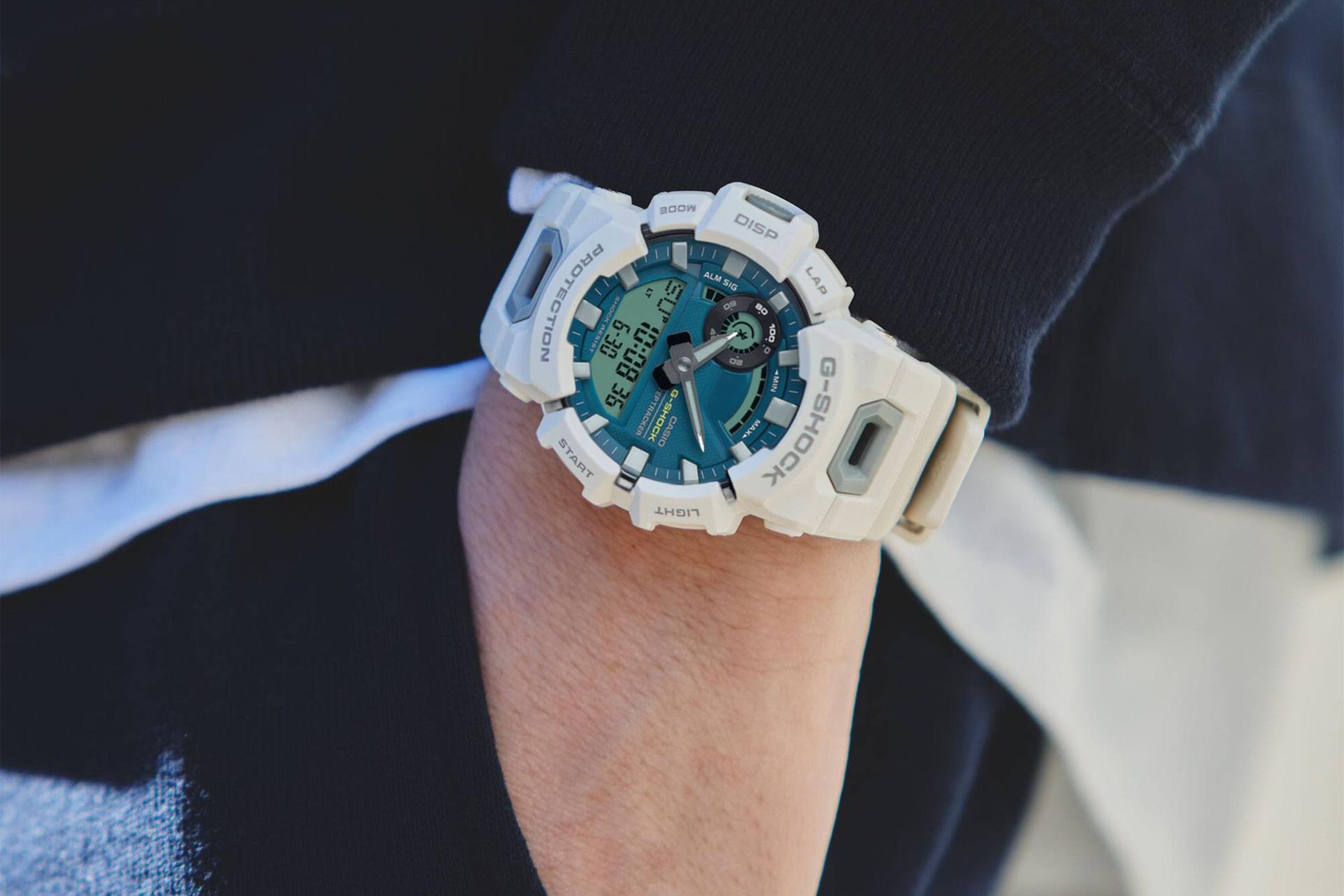 ساعت مچی مردانه کاسیو جی شاک GBA-900CB-7A بسته شده روی مچ