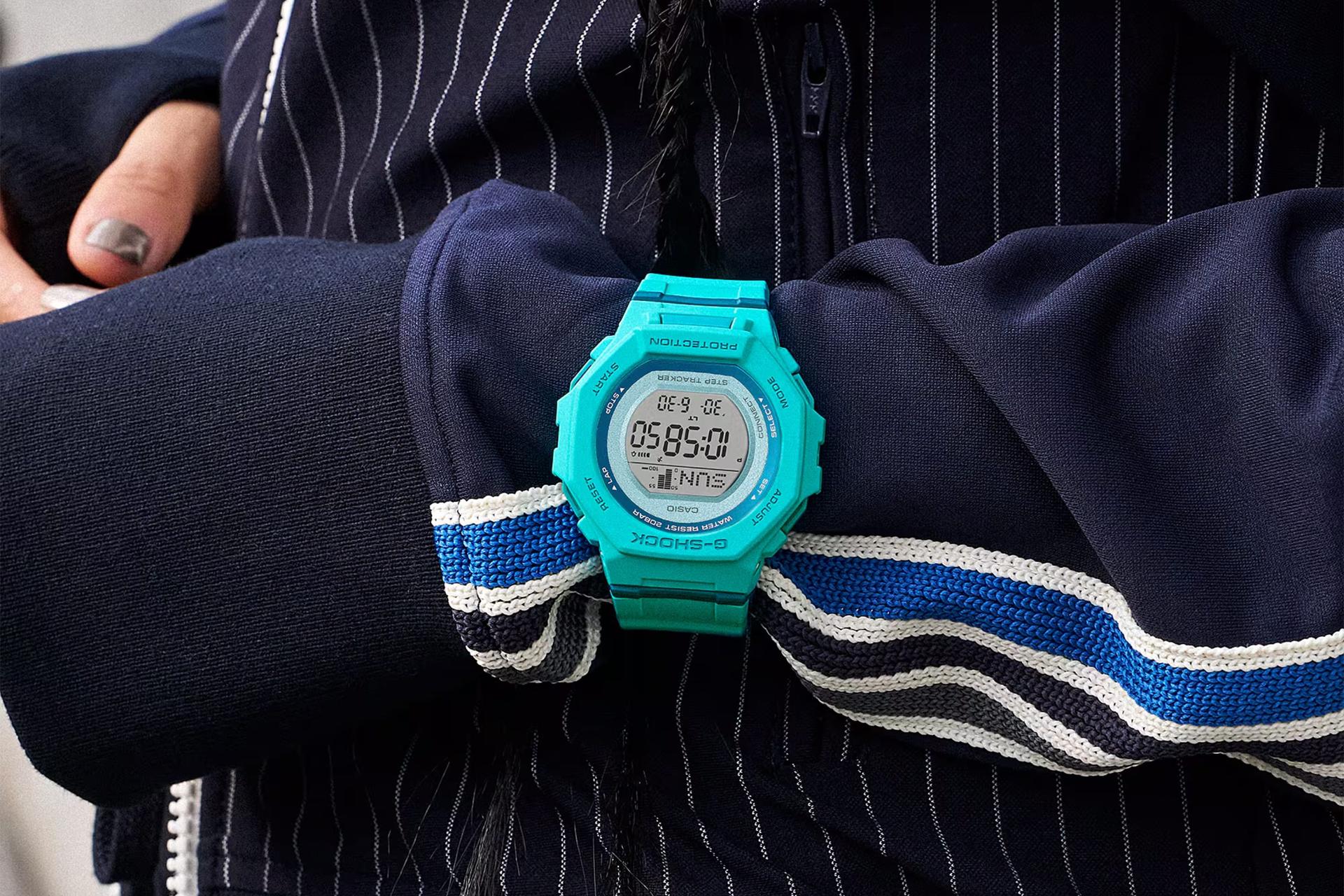 ساعت مچی زنانه کاسیو جی شاک GMD-B300SC-2 بسته شده روی مچ