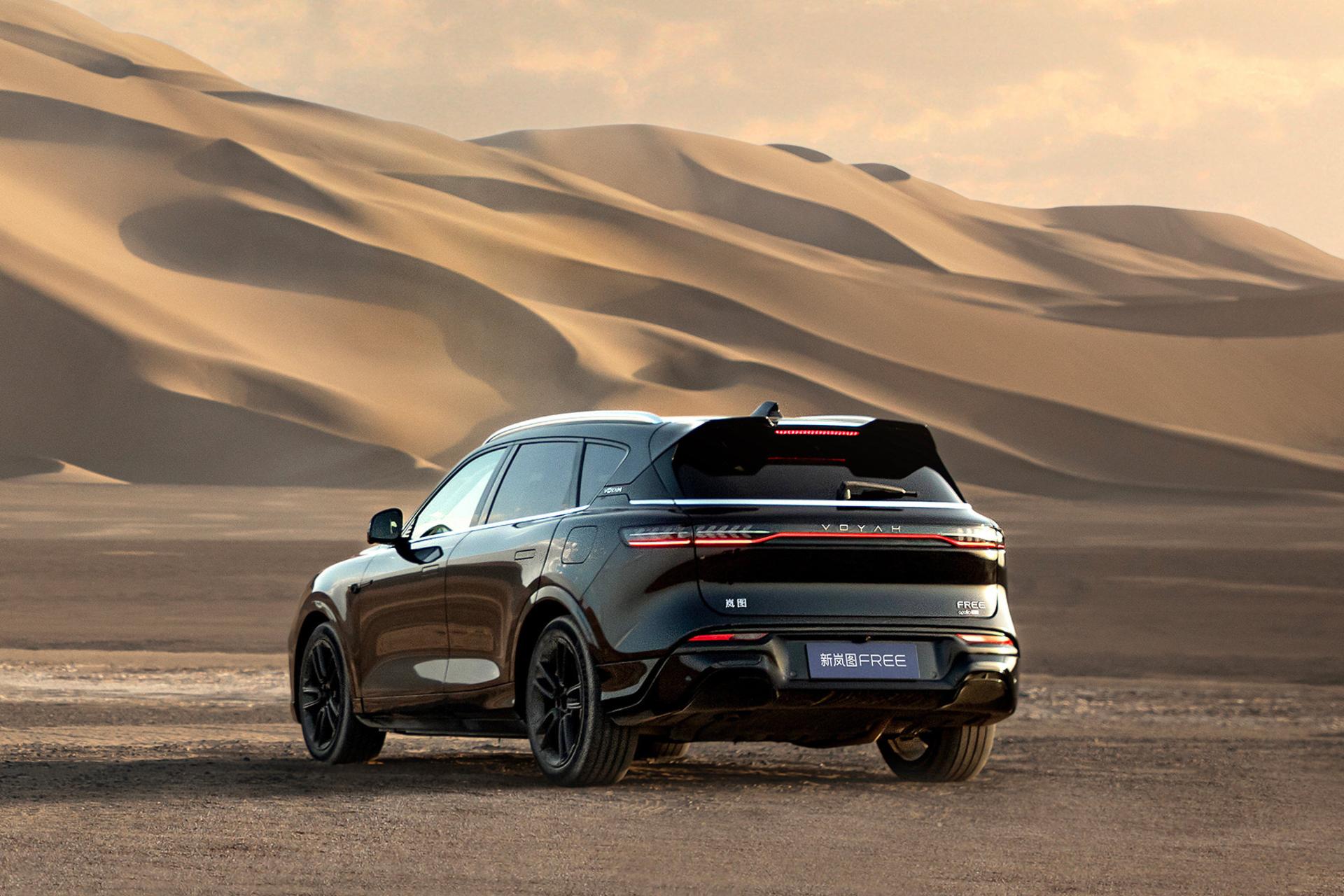 خودرو وویا فری Voyah Free 2025 رنگ سبز نمای پشت و جانبی