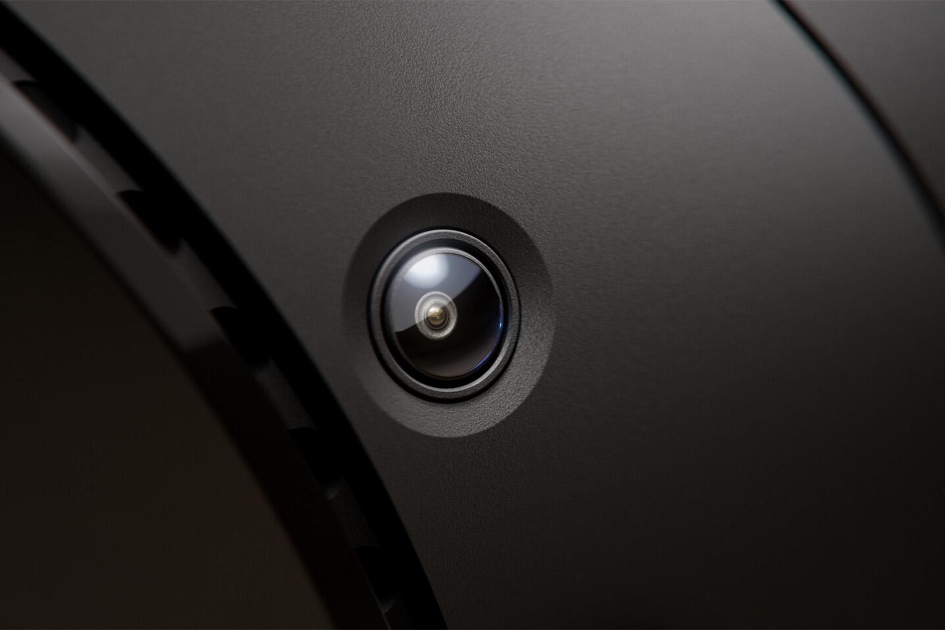 نمای نزدیک هدست واقعیت مجازی ولو استیم فریم / Valve Steam Frame با نمایش یکی از دوربین‌های خارجی