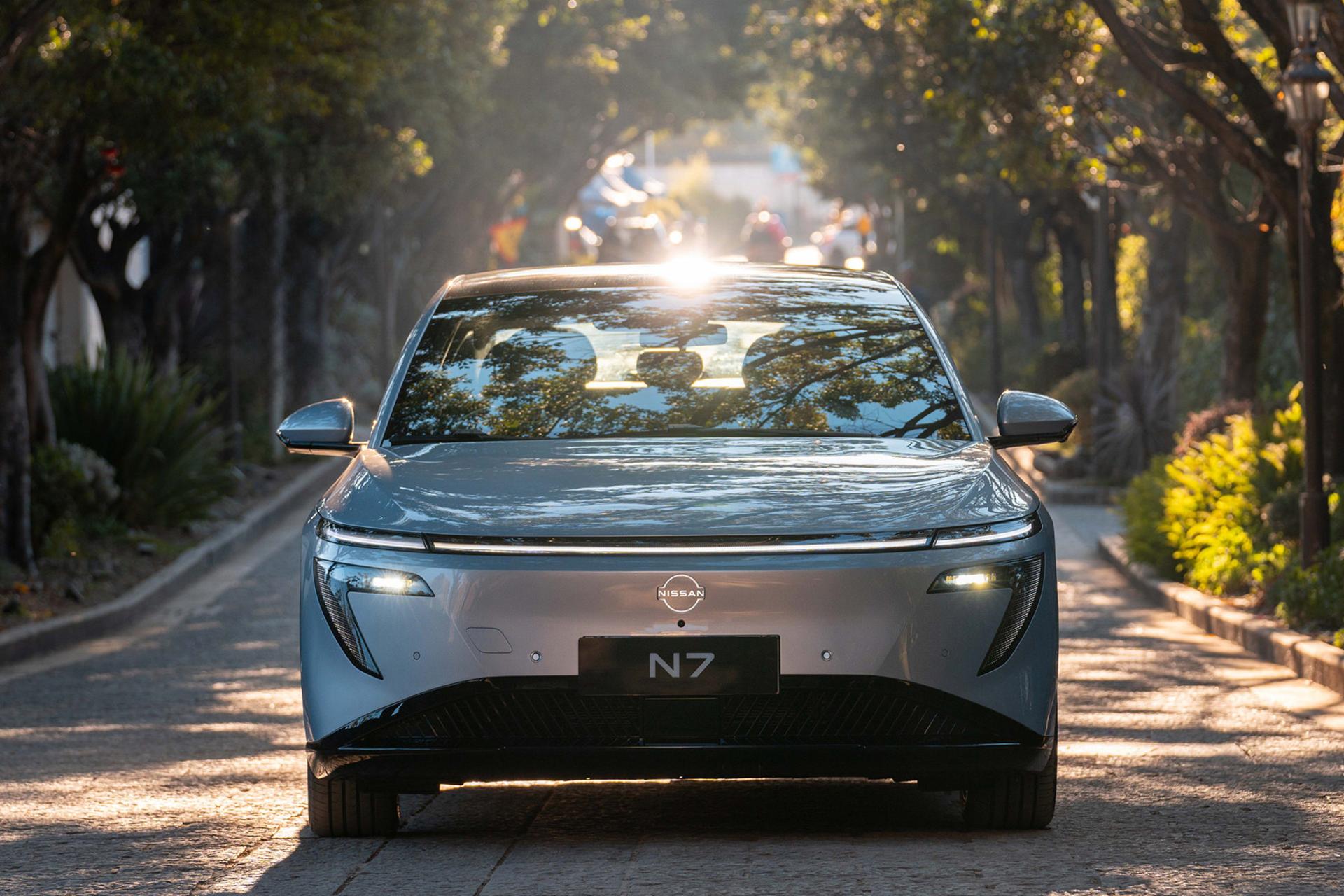 خودرو نیسان Nissan N7 نمای جلو