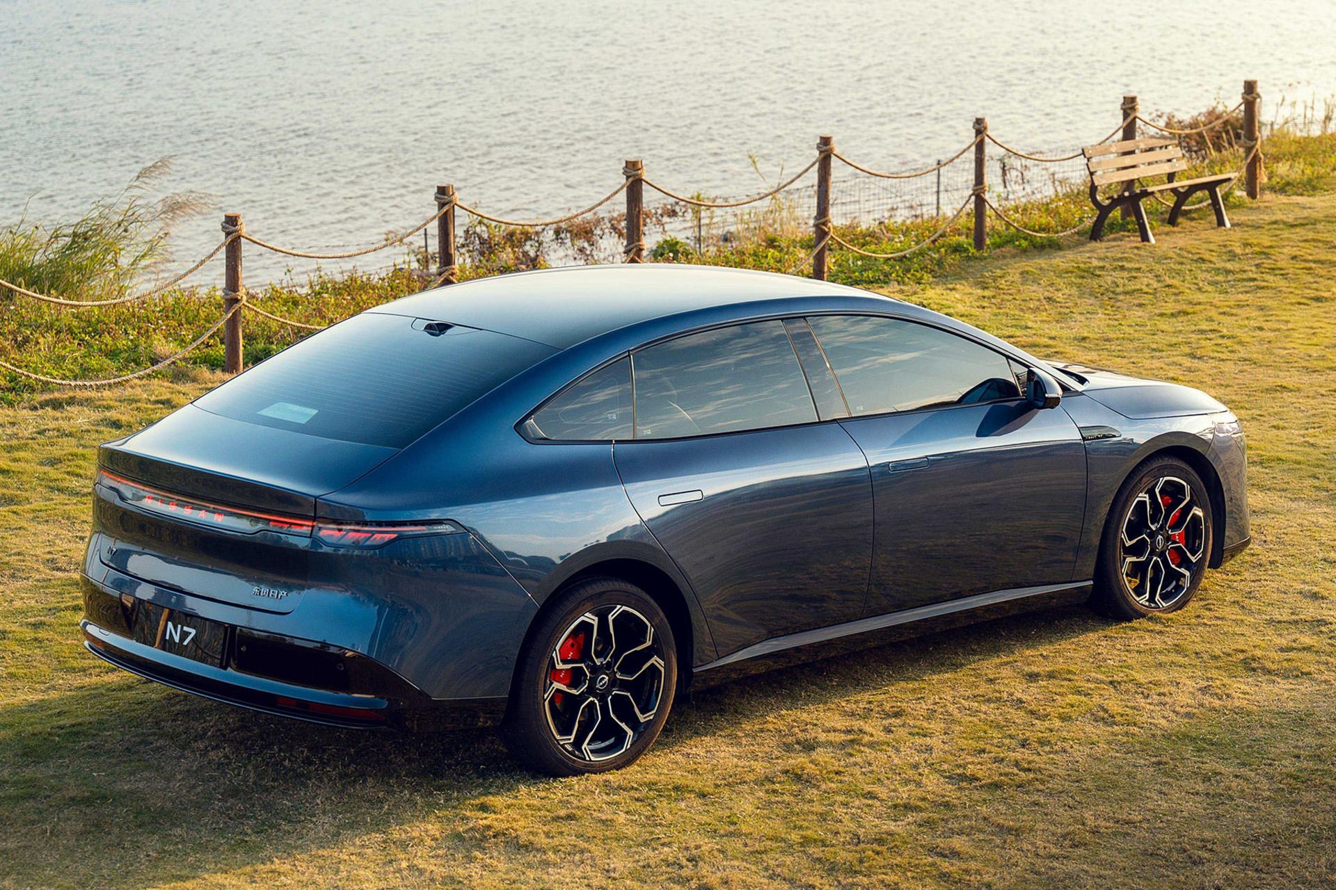 خودرو نیسان Nissan N7 نمای جانبی و پشت