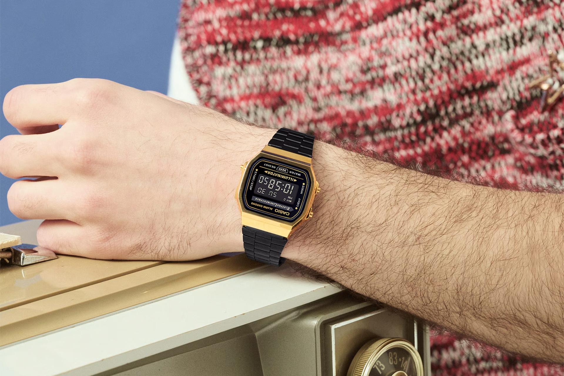 ساعت مچی مردانه کاسیو Vintage A168WEGB-1B بسته شده روی مچ