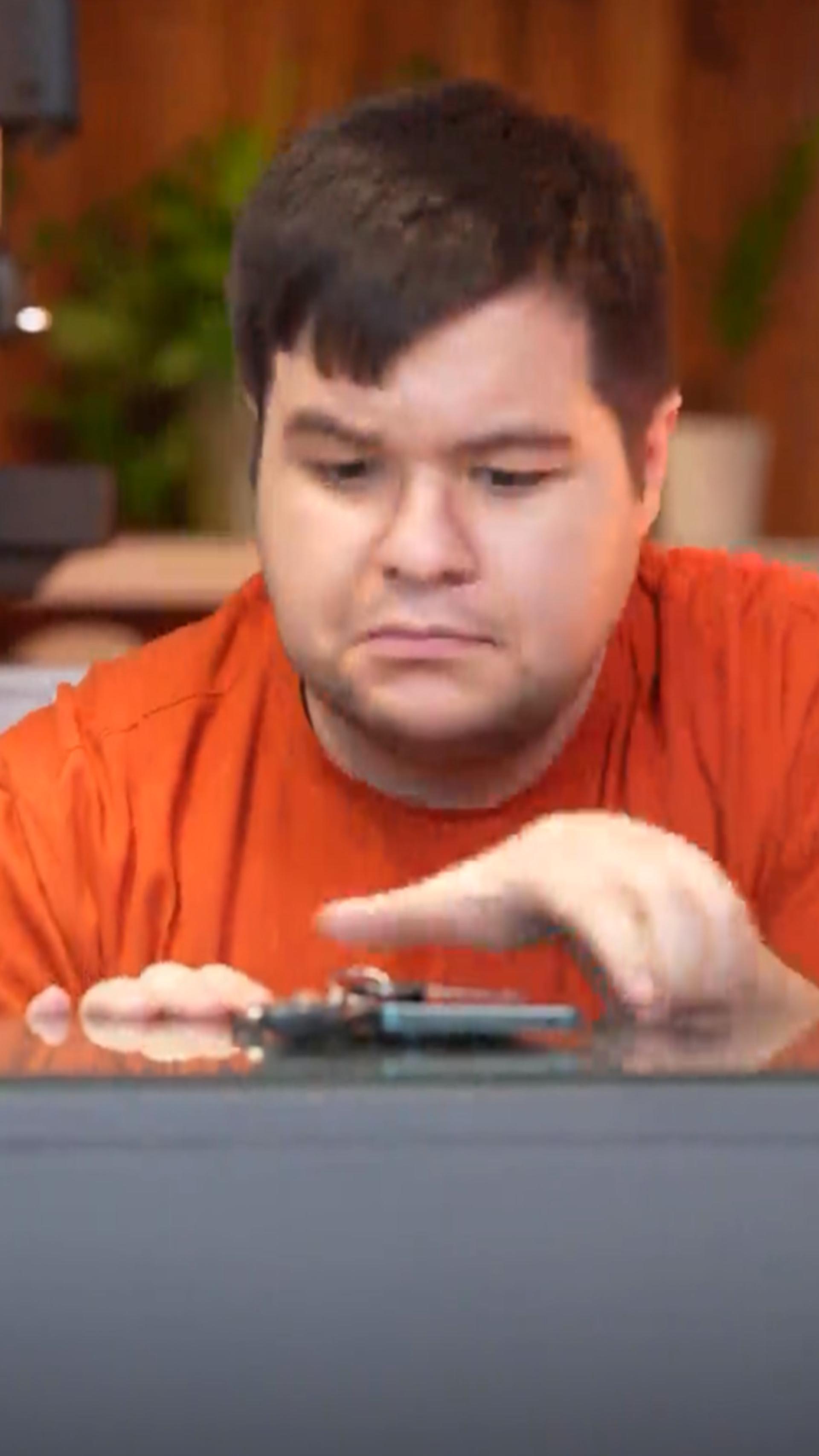 با این ترفند جلوی فضول‌های گوشیت رو بگیر