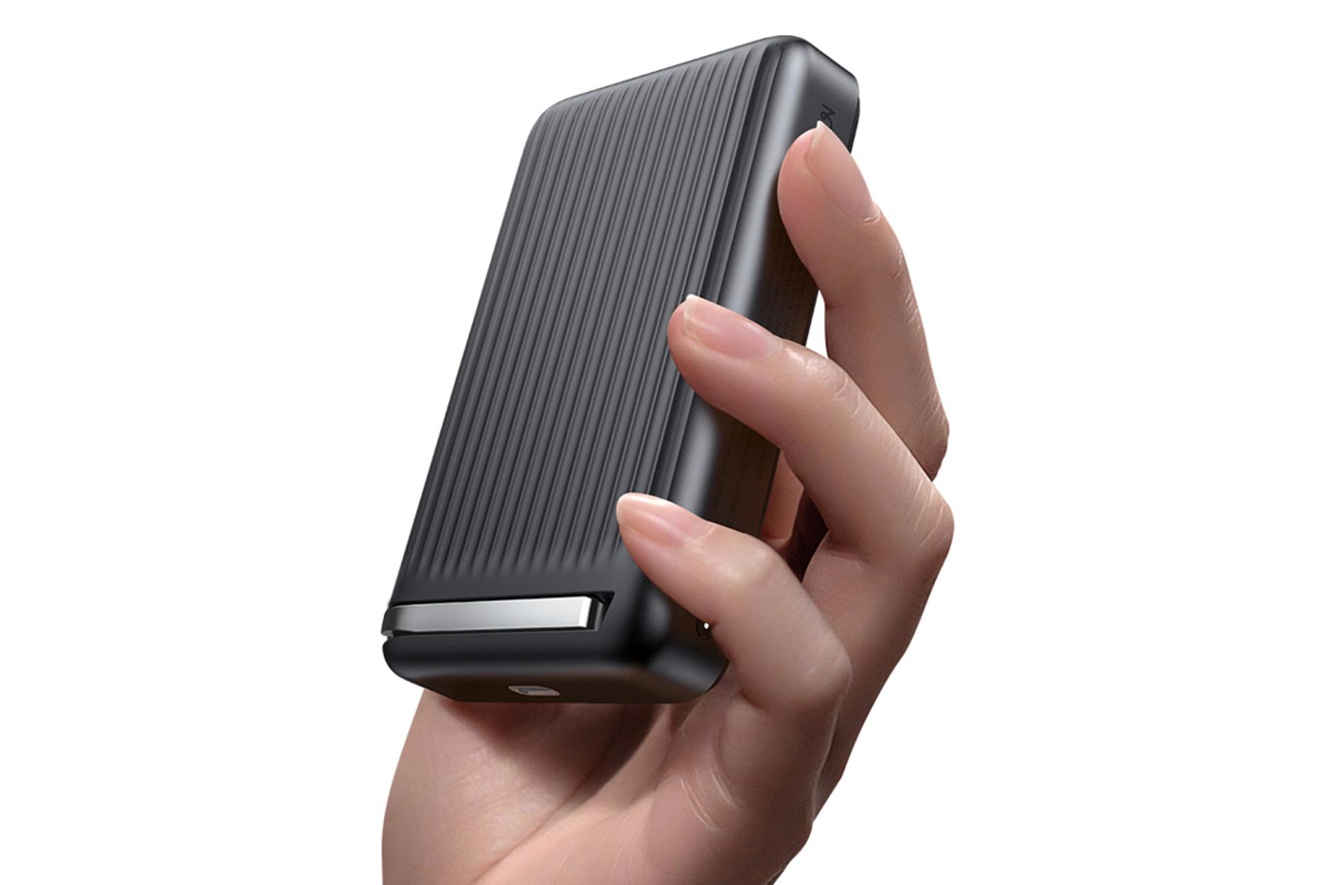 ابعاد و اندازه پاور بانک مک دودو MC-781 با ظرفیت 10000 میلی‌آمپر ساعت و امکان شارژ بی سیم