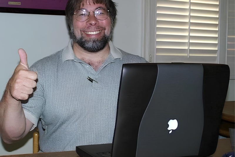 چرا لوگو اپل سال‌ها برعکس بود؟ داستانی که احتمالا نمی‌دانستید